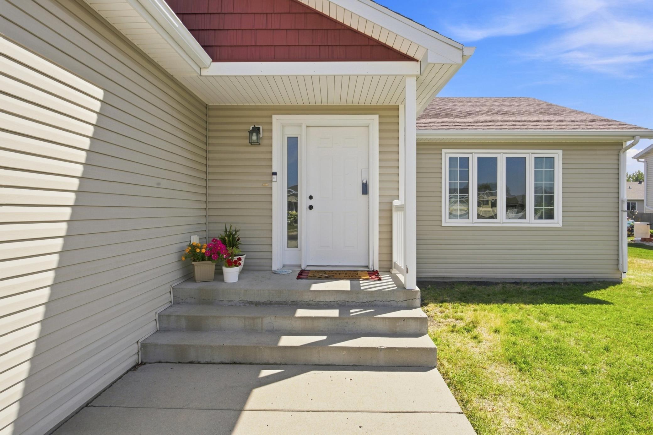 2007 single family home for sale at 3650 Taylor Street S in Fargo, ND — 4 bed, 2 bath (photo 3 of 31)