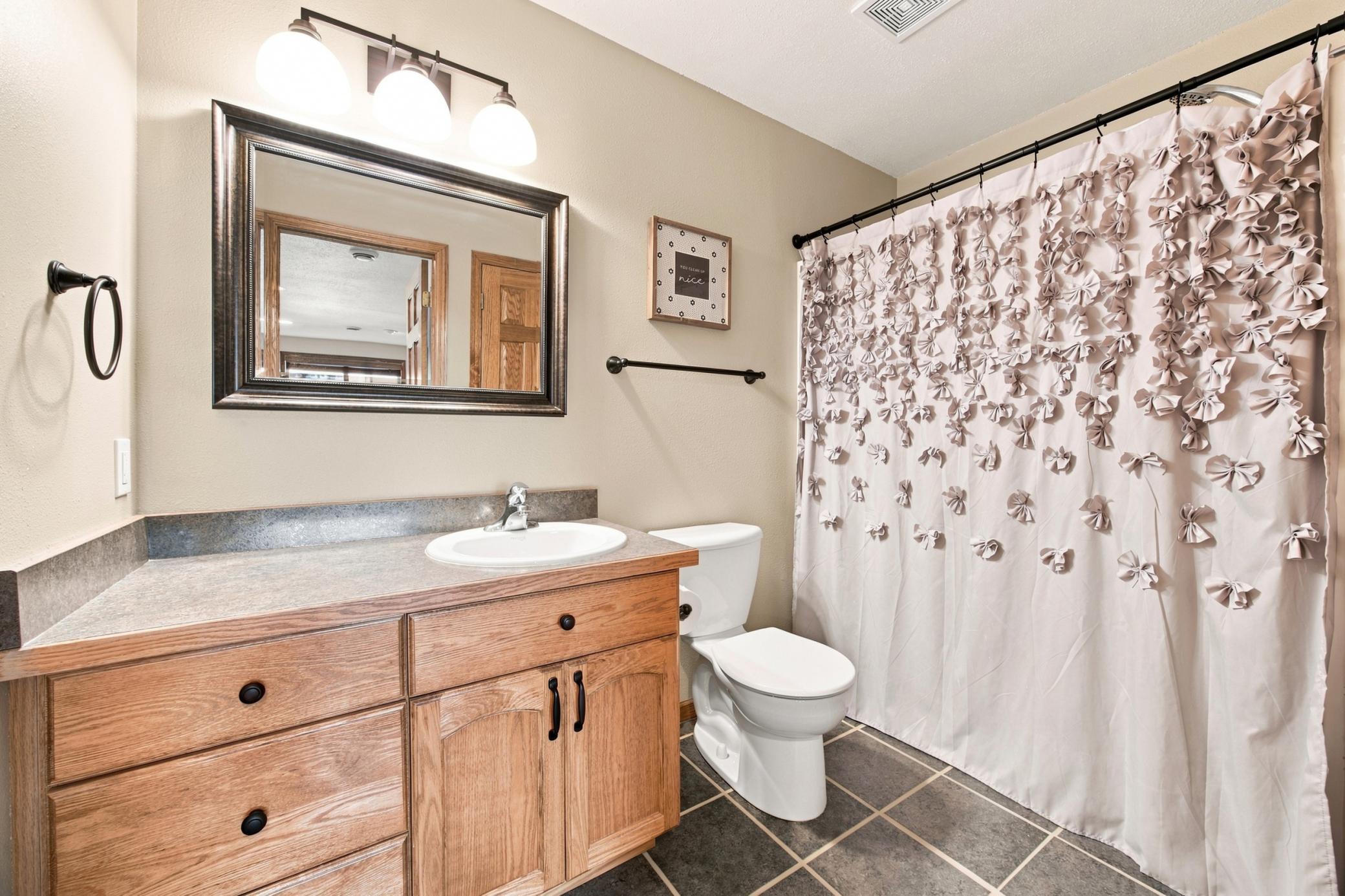 2007 single family home for sale at 3650 Taylor Street S in Fargo, ND — 4 bed, 2 bath (photo 24 of 31)