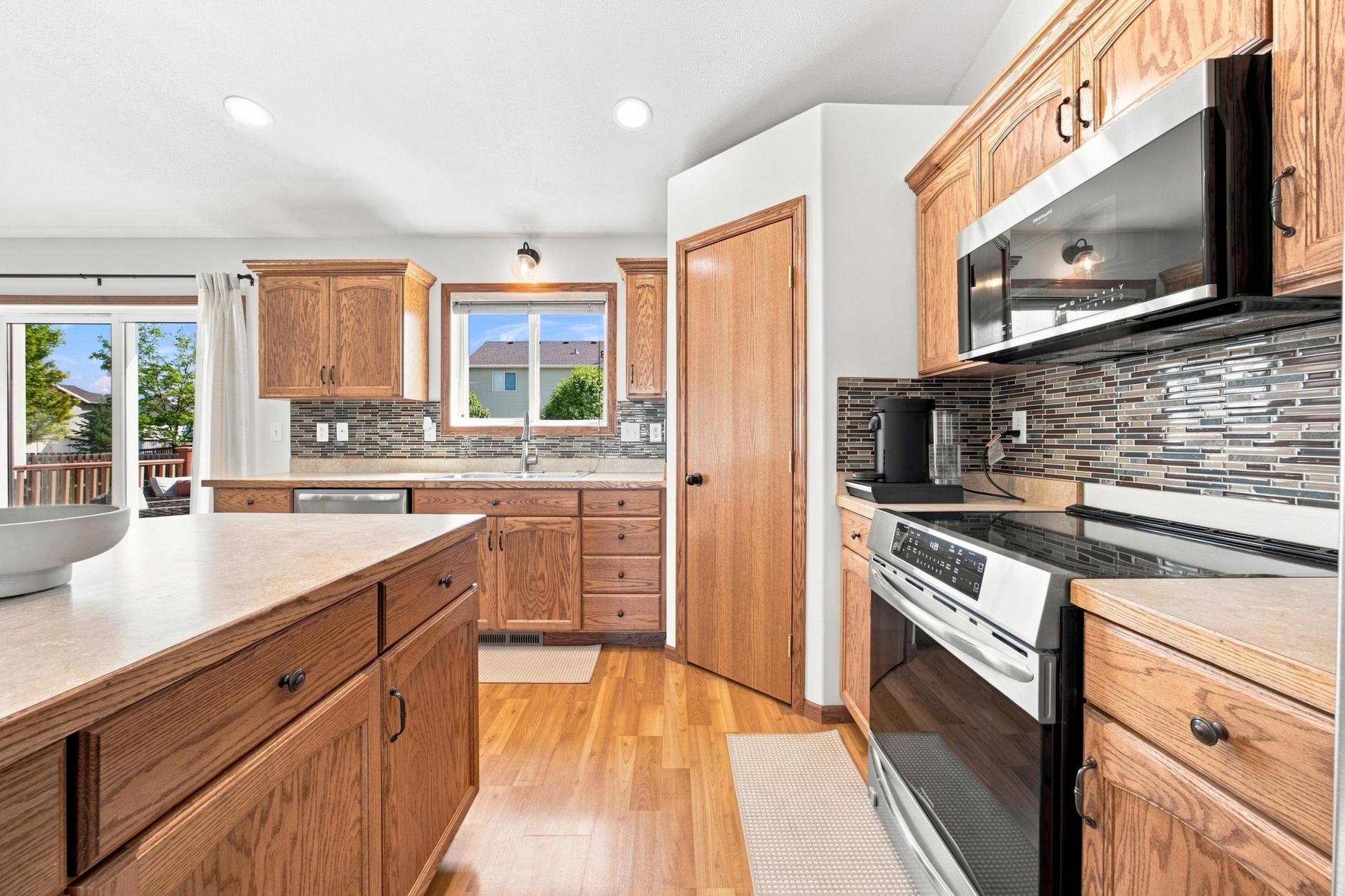 2007 single family home for sale at 3650 Taylor Street S in Fargo, ND — 4 bed, 2 bath (photo 8 of 31)