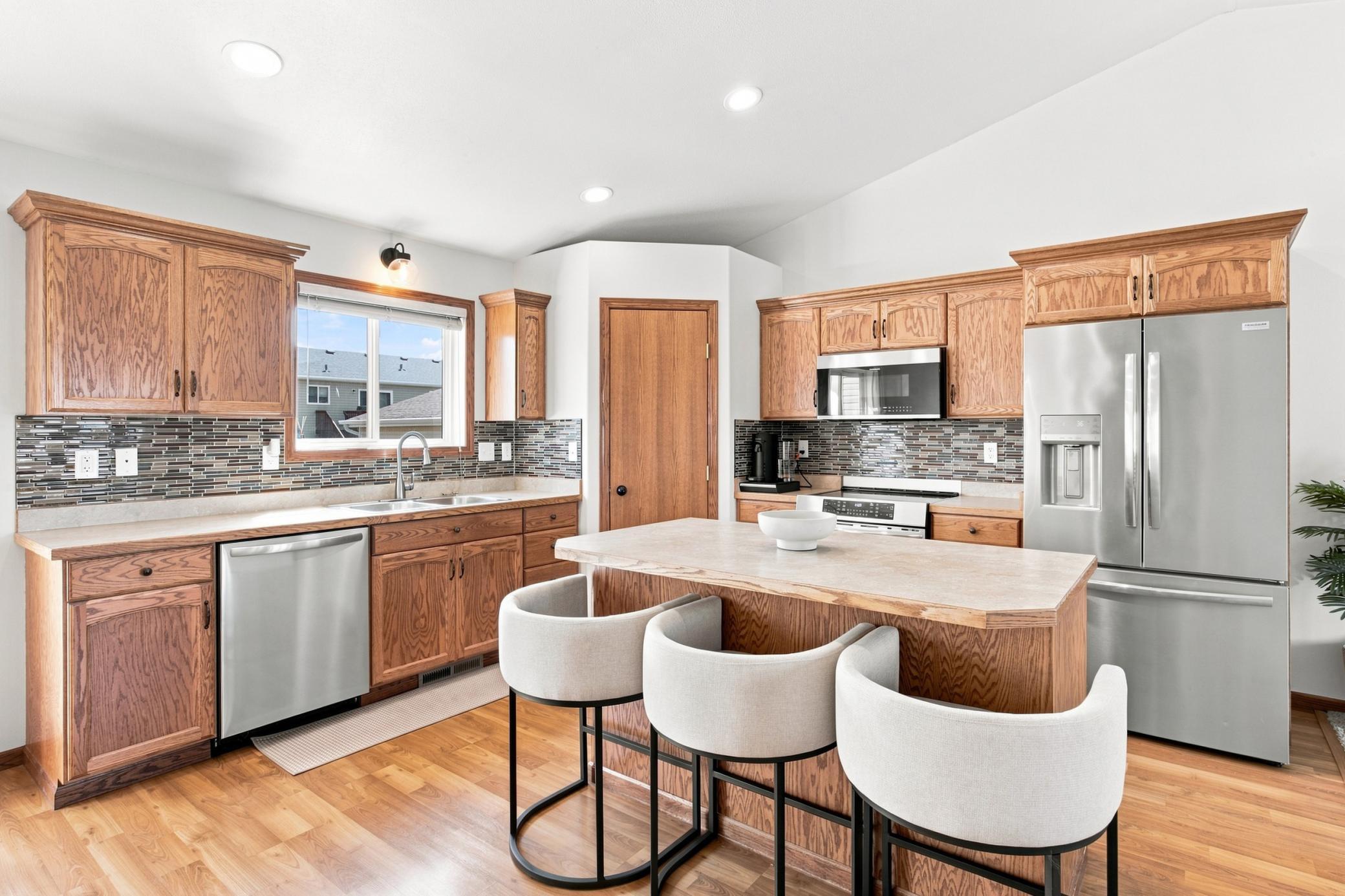 2007 single family home for sale at 3650 Taylor Street S in Fargo, ND — 4 bed, 2 bath (photo 9 of 31)