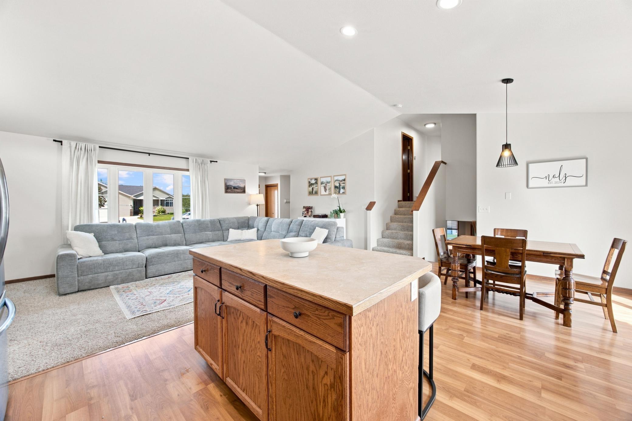 2007 single family home for sale at 3650 Taylor Street S in Fargo, ND — 4 bed, 2 bath (photo 10 of 31)