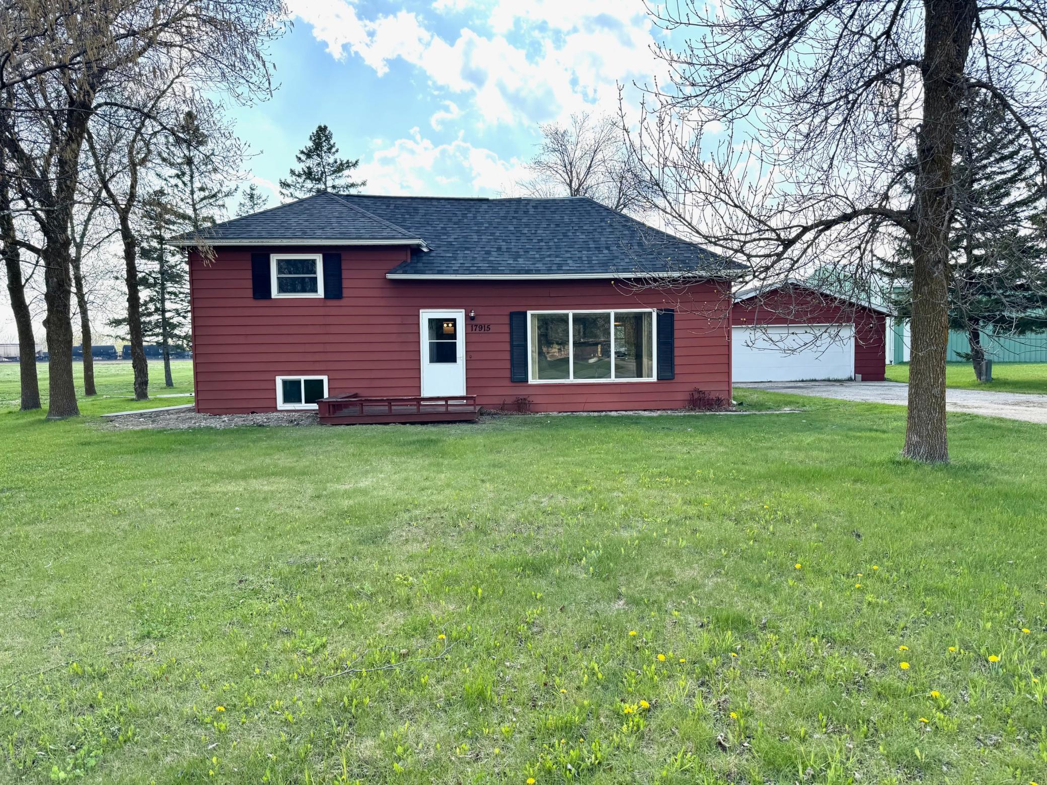 1920 single family home for sale at 17915 140th Avenue NE in Thief River Falls, MN — 2 bed, 2 bath (photo 15 of 15)