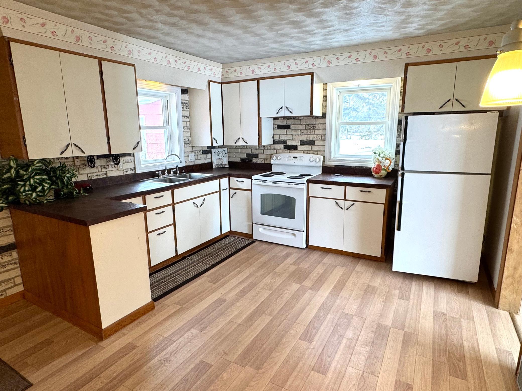 1920 single family home for sale at 17915 140th Avenue NE in Thief River Falls, MN — 2 bed, 2 bath (photo 3 of 15)