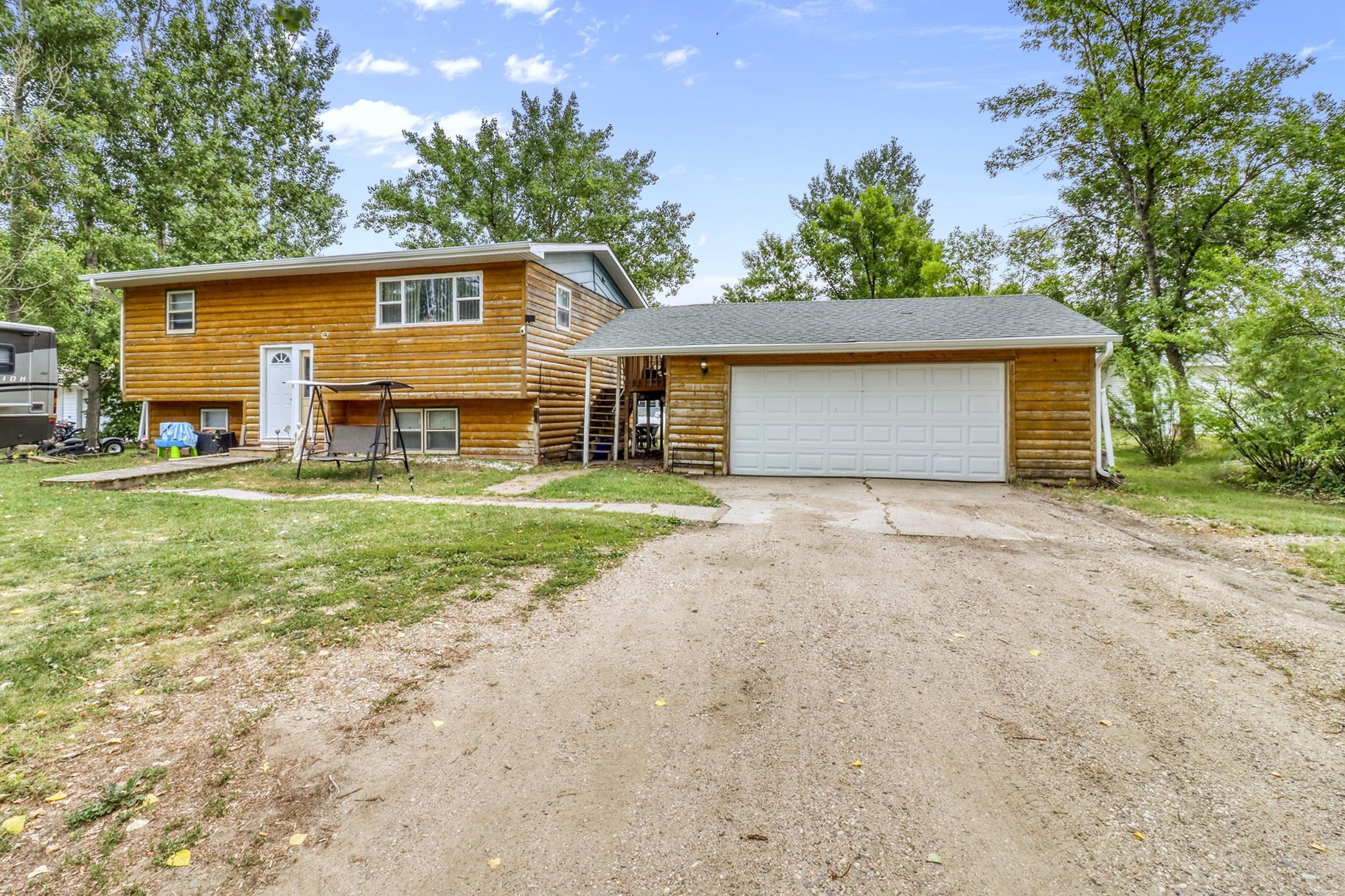 1982 single family home for sale at 105 6th Street in Christine, ND — 4 bed, 2 bath (photo 2 of 38)