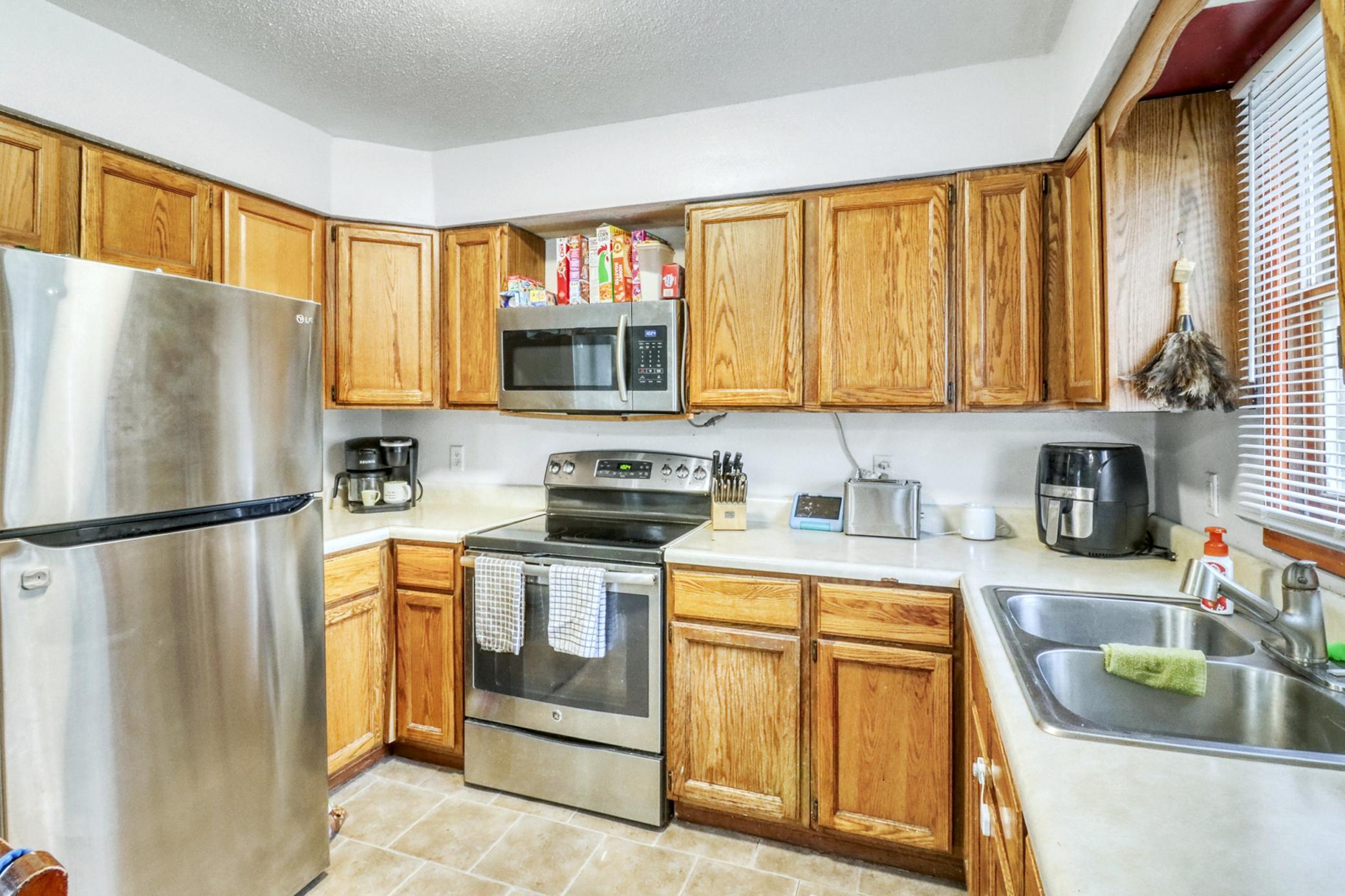 1982 single family home for sale at 105 6th Street in Christine, ND — 4 bed, 2 bath (photo 14 of 38)