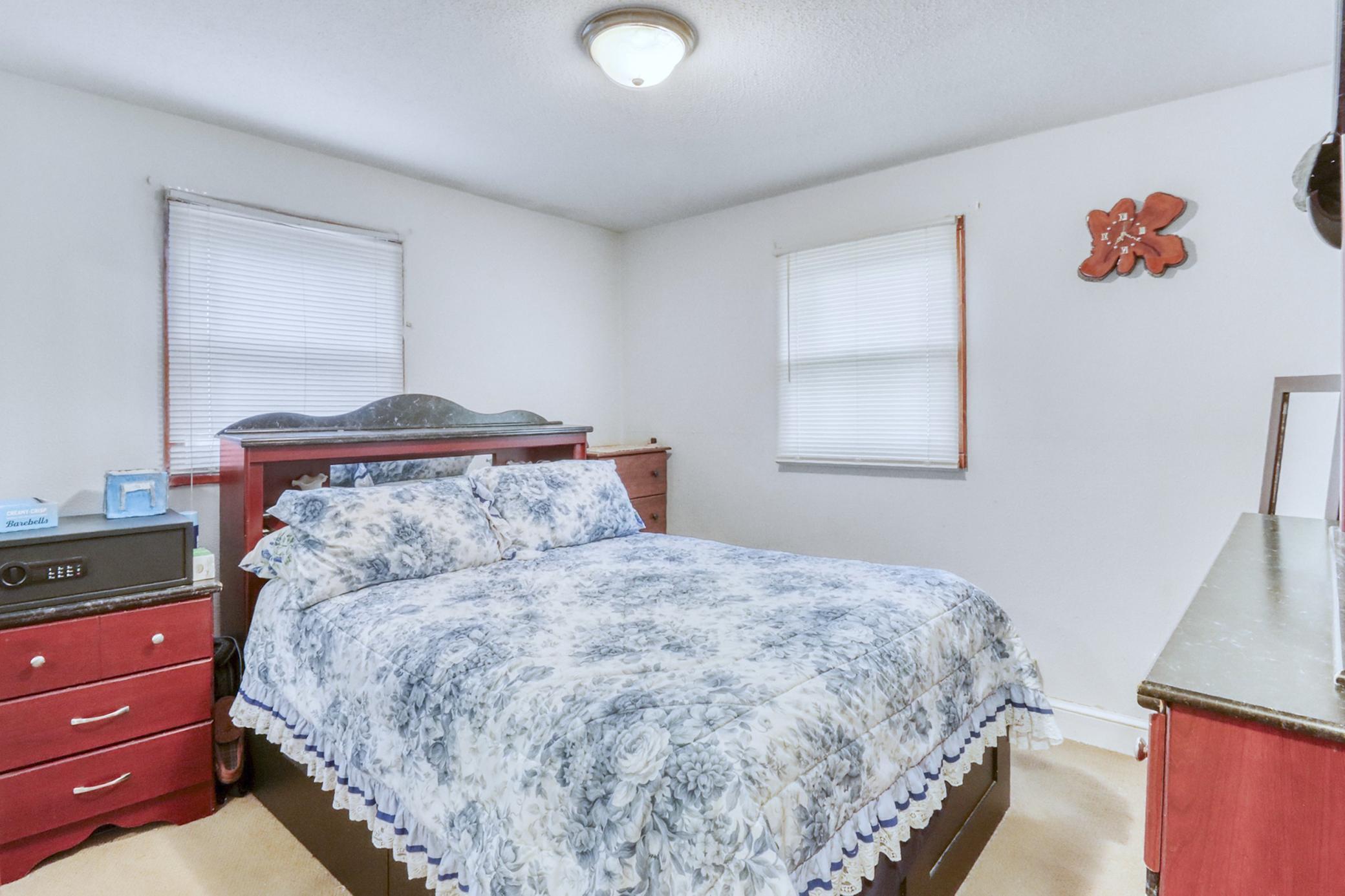 1982 single family home for sale at 105 6th Street in Christine, ND — 4 bed, 2 bath (photo 17 of 38)