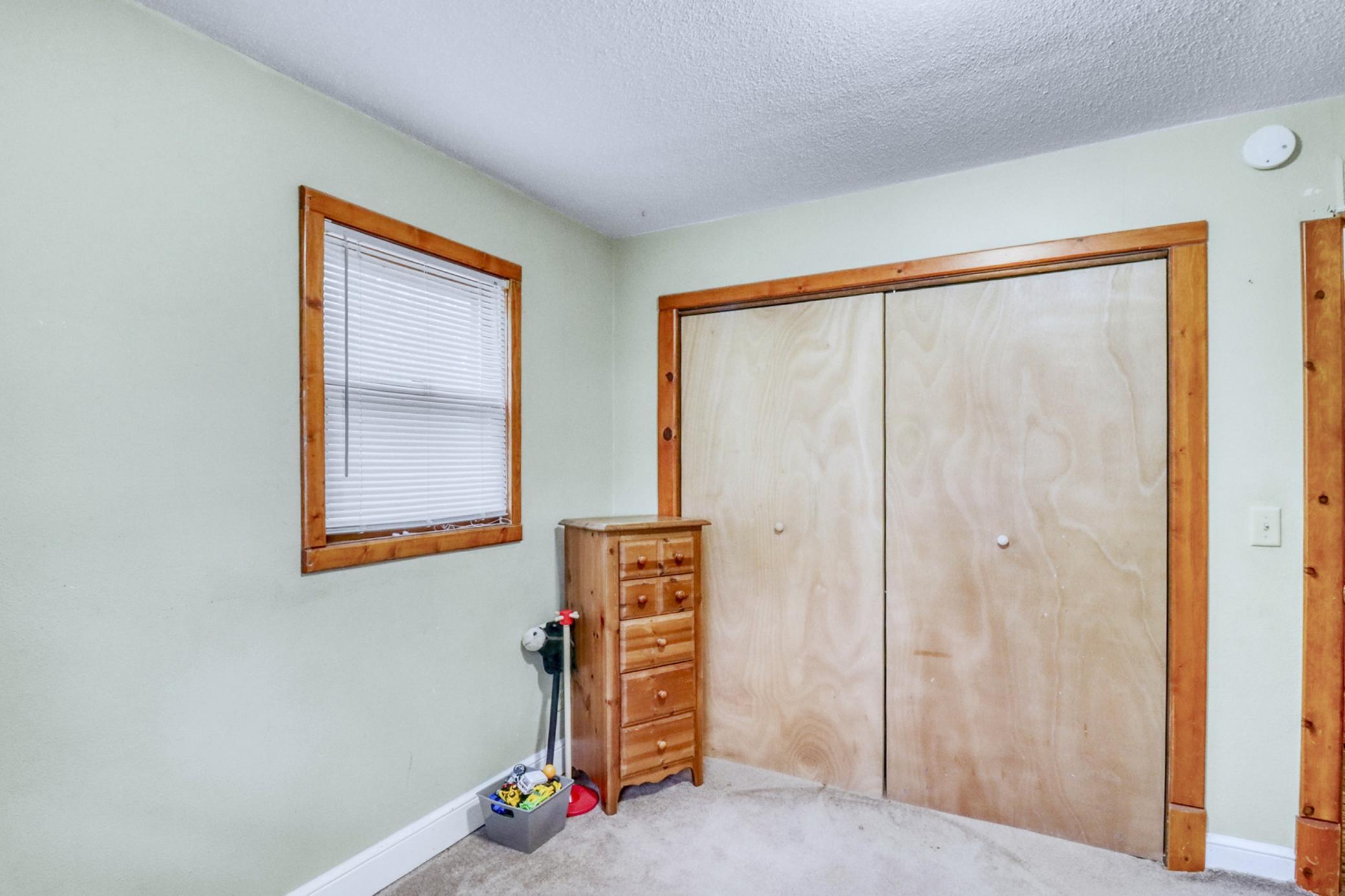 1982 single family home for sale at 105 6th Street in Christine, ND — 4 bed, 2 bath (photo 19 of 38)