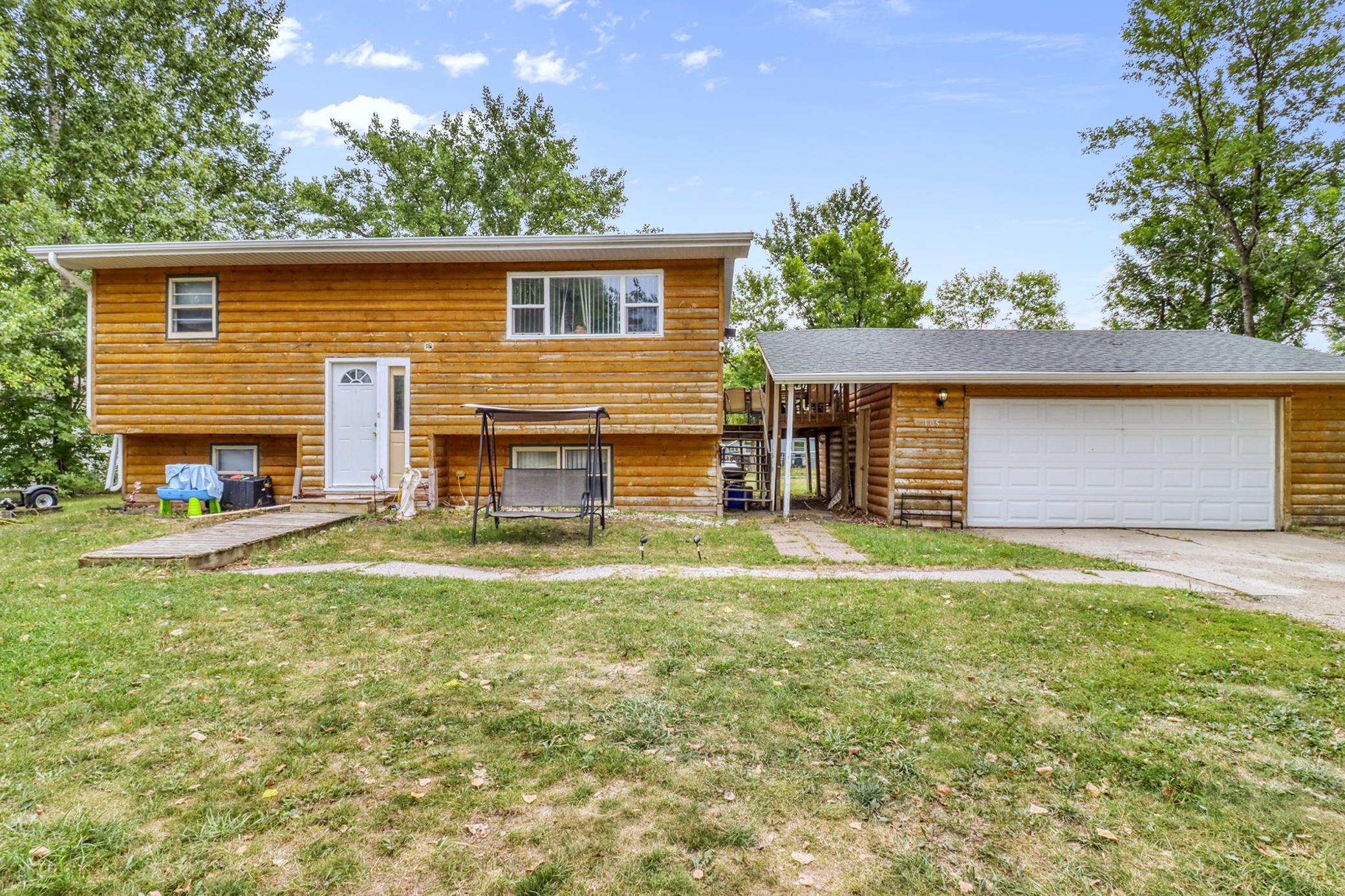1982 single family home for sale at 105 6th Street in Christine, ND — 4 bed, 2 bath (photo 3 of 38)