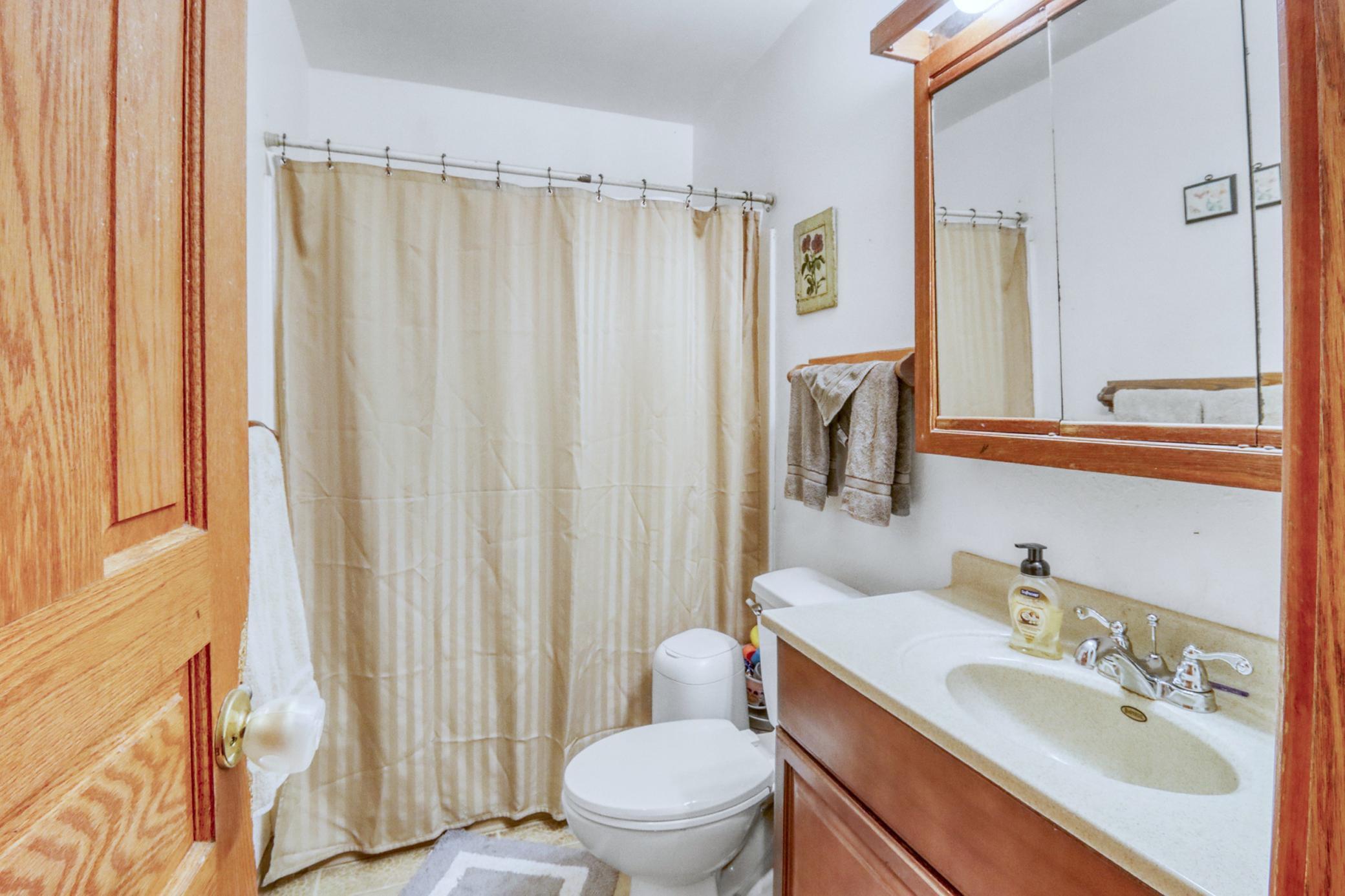 1982 single family home for sale at 105 6th Street in Christine, ND — 4 bed, 2 bath (photo 23 of 38)