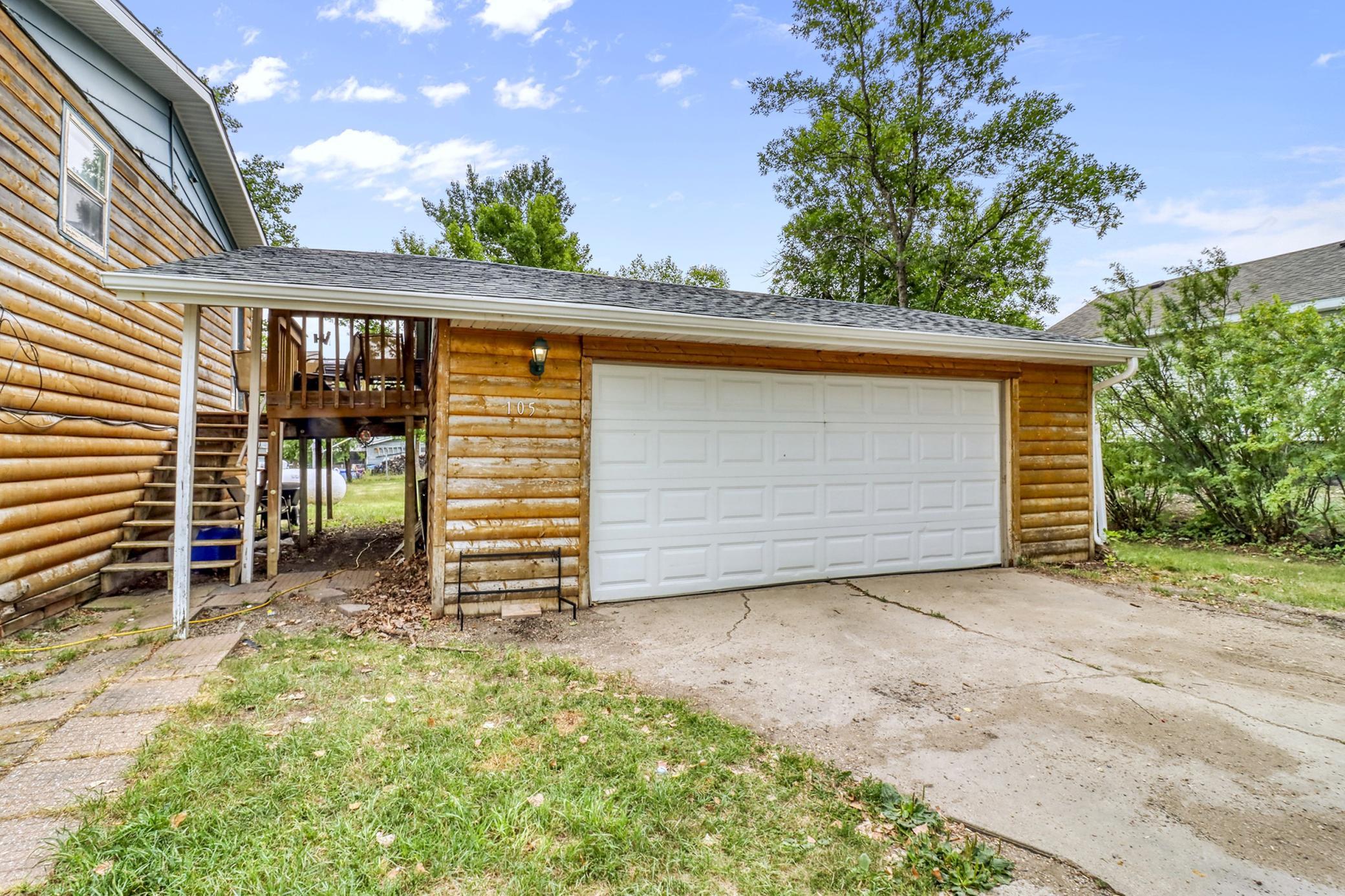 1982 single family home for sale at 105 6th Street in Christine, ND — 4 bed, 2 bath (photo 4 of 38)