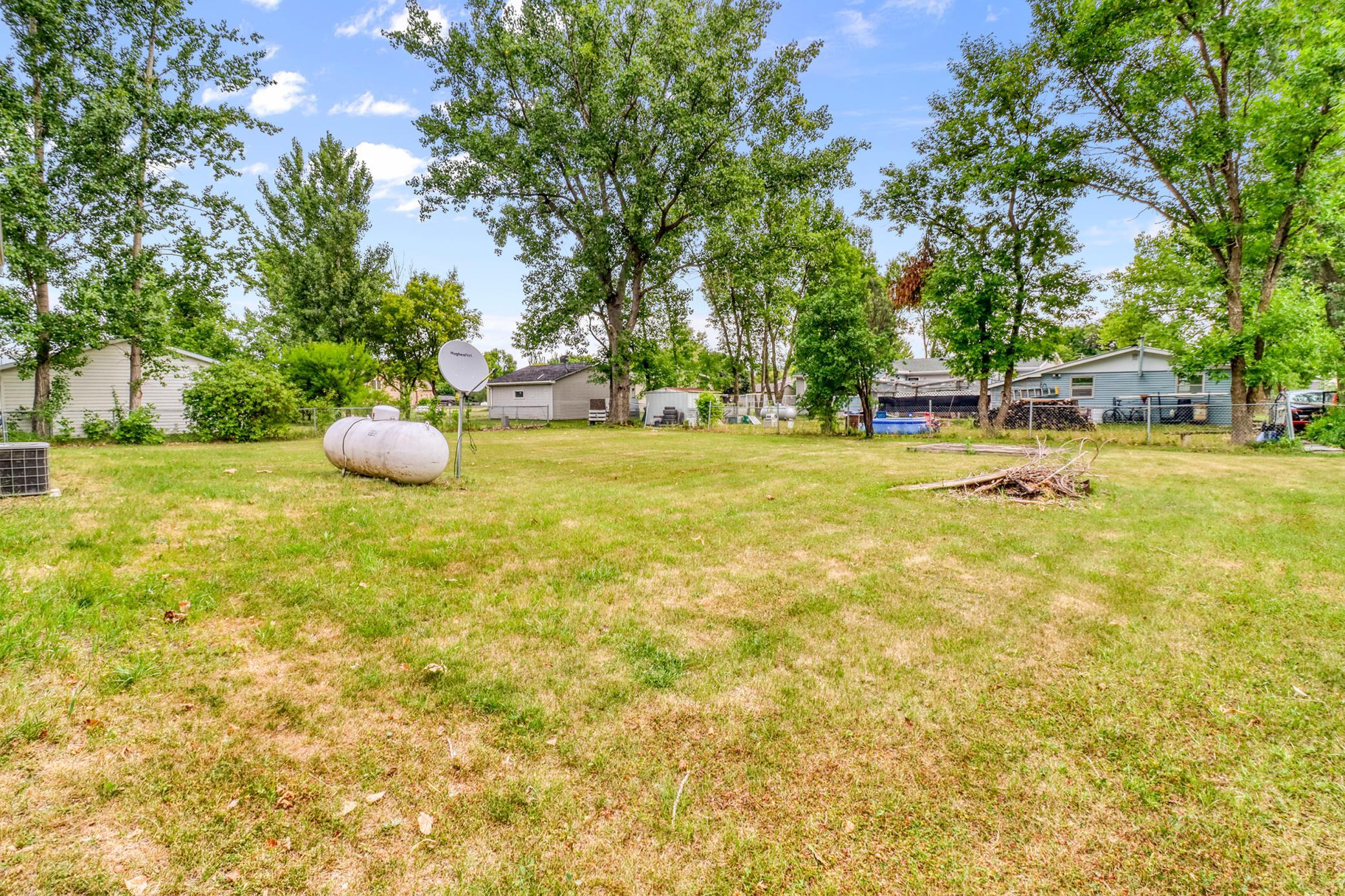 1982 single family home for sale at 105 6th Street in Christine, ND — 4 bed, 2 bath (photo 33 of 38)