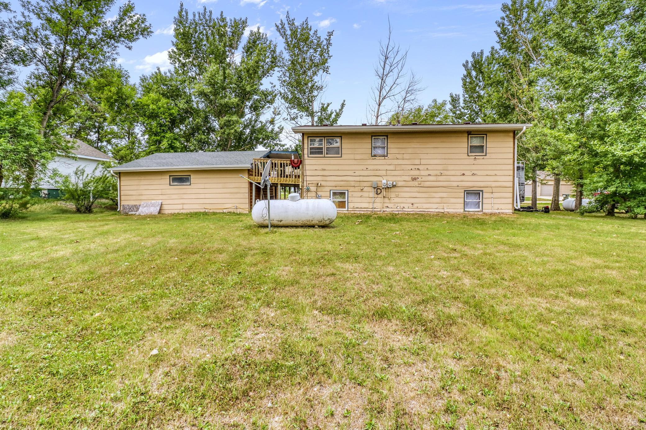 1982 single family home for sale at 105 6th Street in Christine, ND — 4 bed, 2 bath (photo 34 of 38)