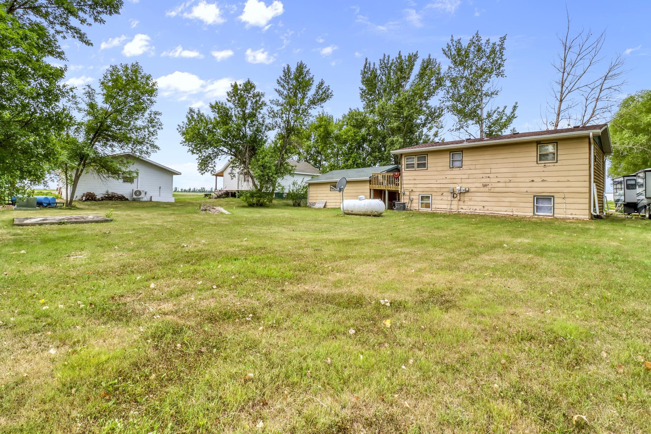 1982 single family home for sale at 105 6th Street in Christine, ND — 4 bed, 2 bath (photo 35 of 38)
