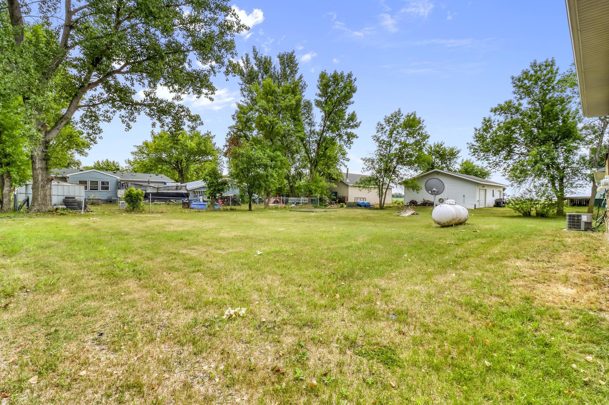 1982 single family home for sale at 105 6th Street in Christine, ND — 4 bed, 2 bath (photo 36 of 38)