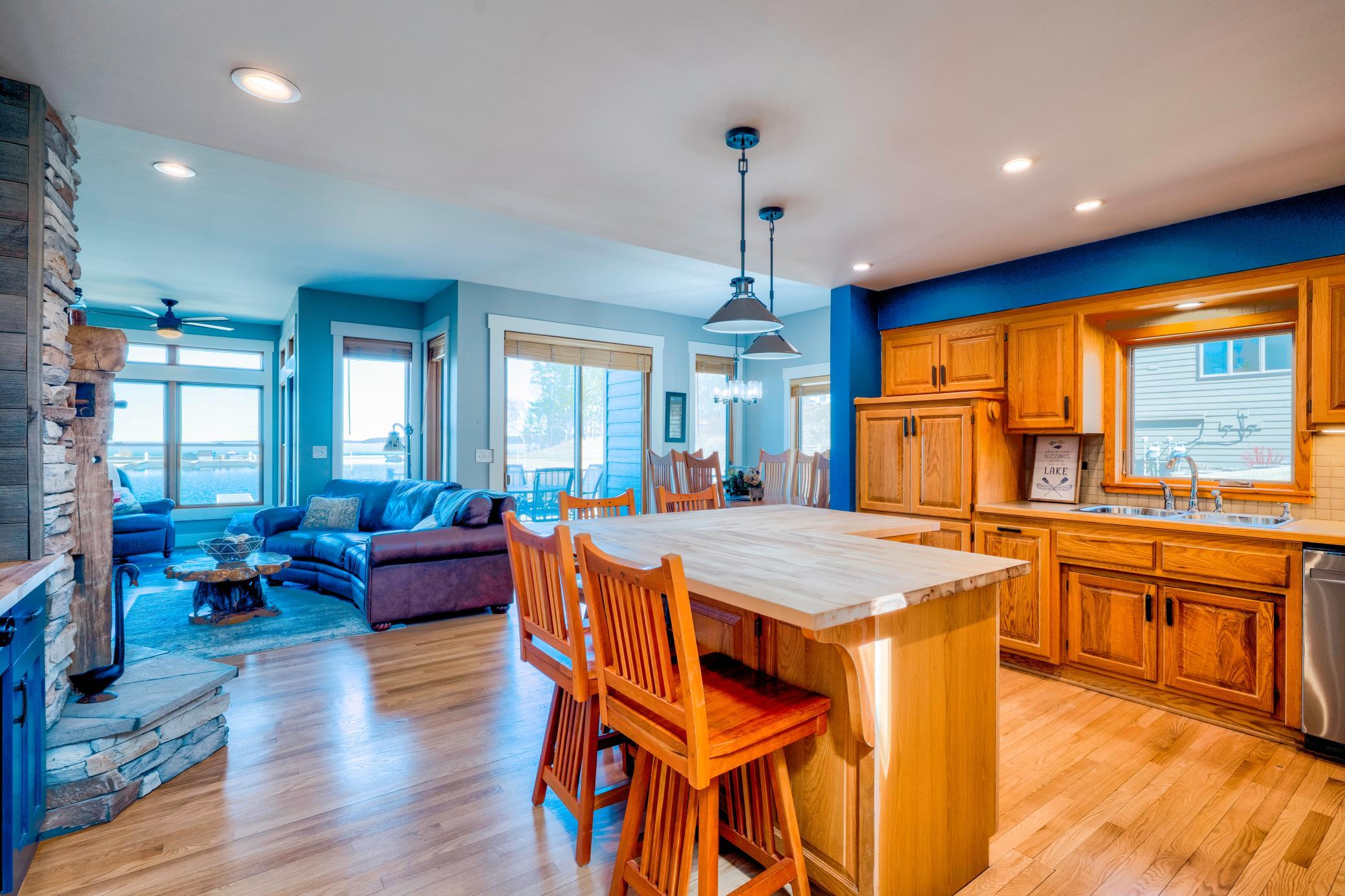 1987 townhouse for sale at 908 Railroad Avenue W in Walker, MN — 2 bed, 3 bath (photo 11 of 44)