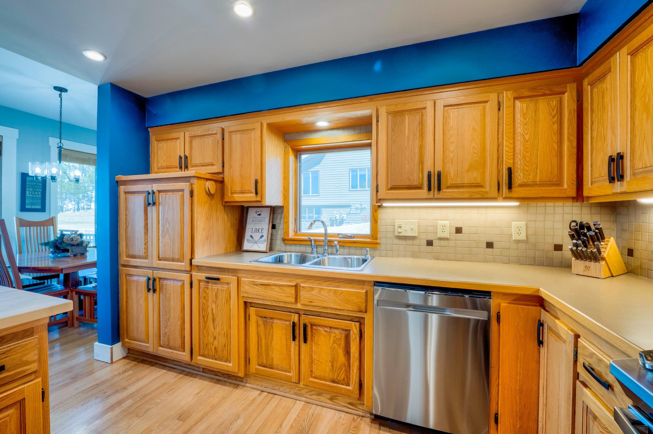 1987 townhouse for sale at 908 Railroad Avenue W in Walker, MN — 2 bed, 3 bath (photo 13 of 44)