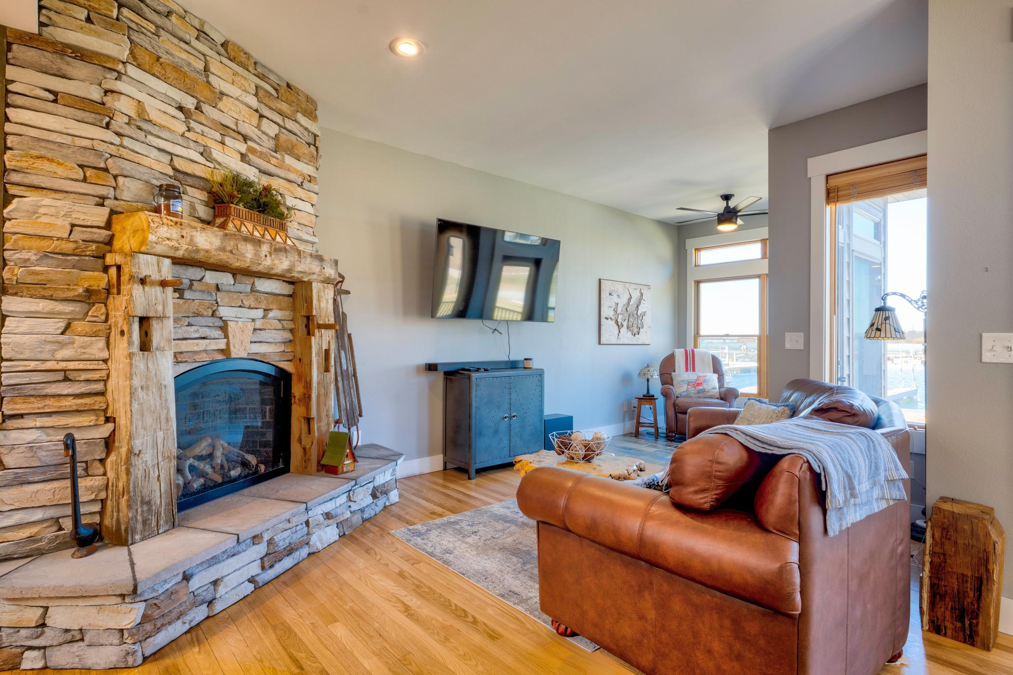 1987 townhouse for sale at 908 Railroad Avenue W in Walker, MN — 2 bed, 3 bath (photo 16 of 44)
