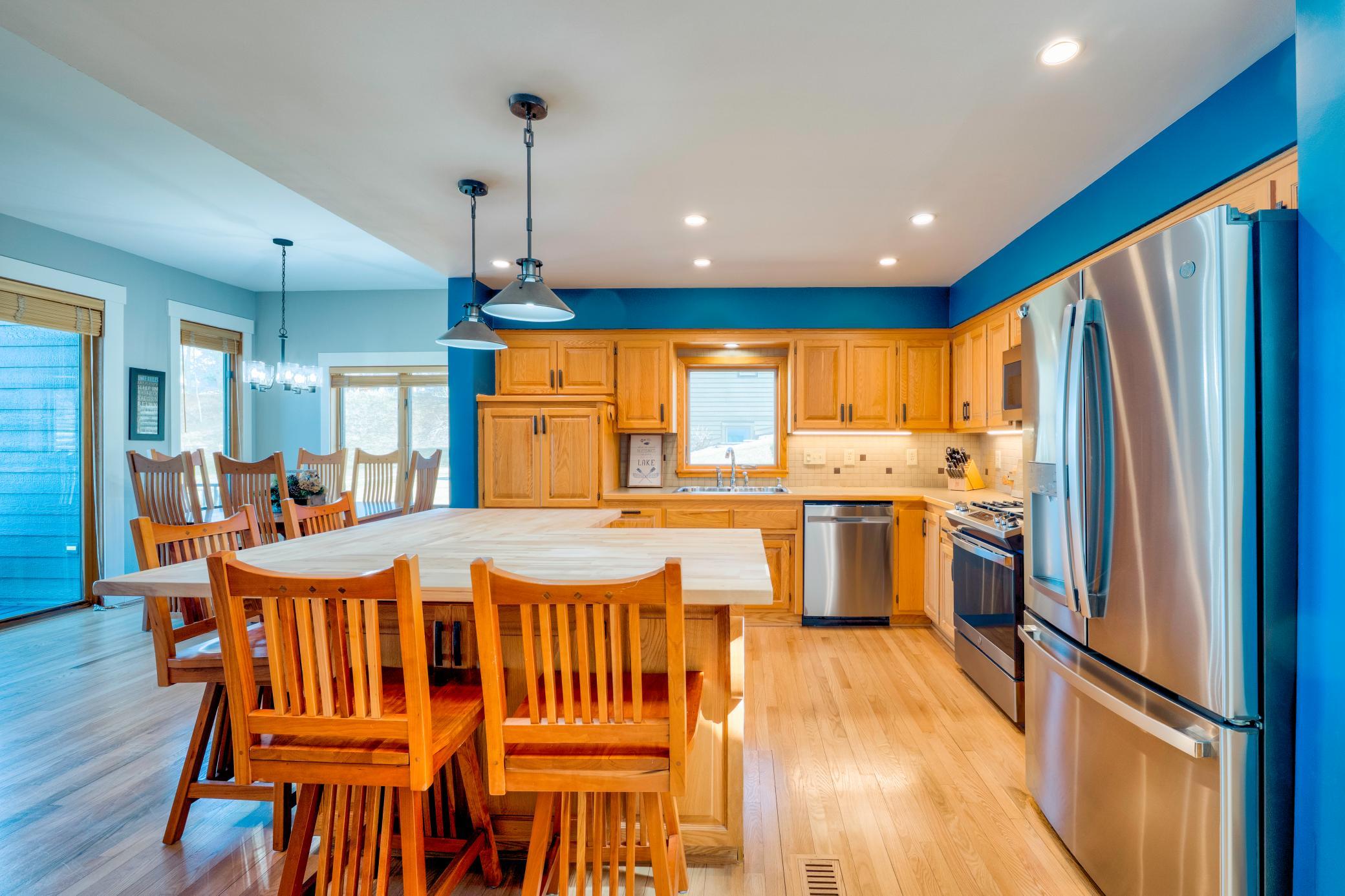 1987 townhouse for sale at 908 Railroad Avenue W in Walker, MN — 2 bed, 3 bath (photo 9 of 44)