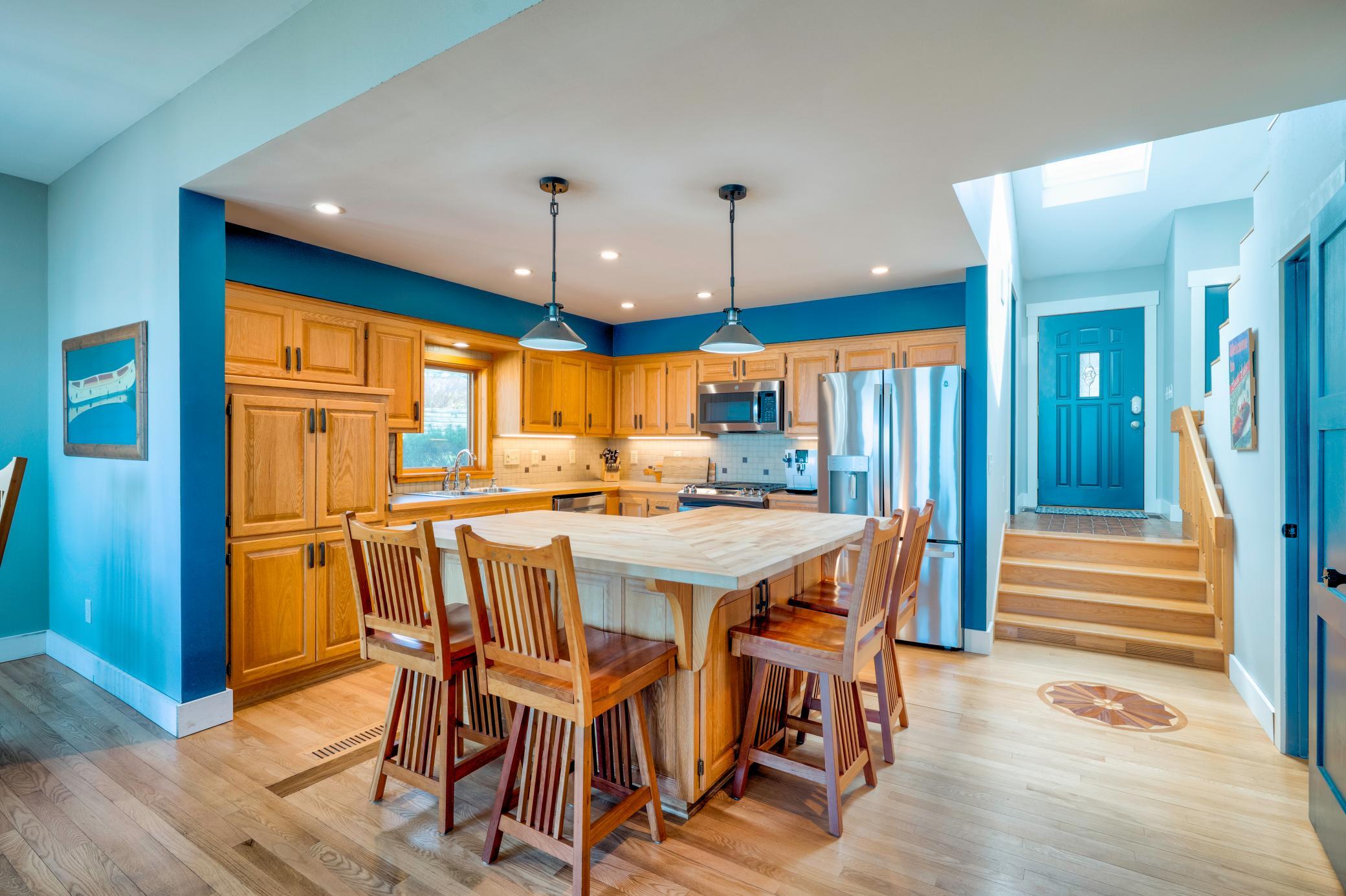 1987 townhouse for sale at 908 Railroad Avenue W in Walker, MN — 2 bed, 3 bath (photo 10 of 44)
