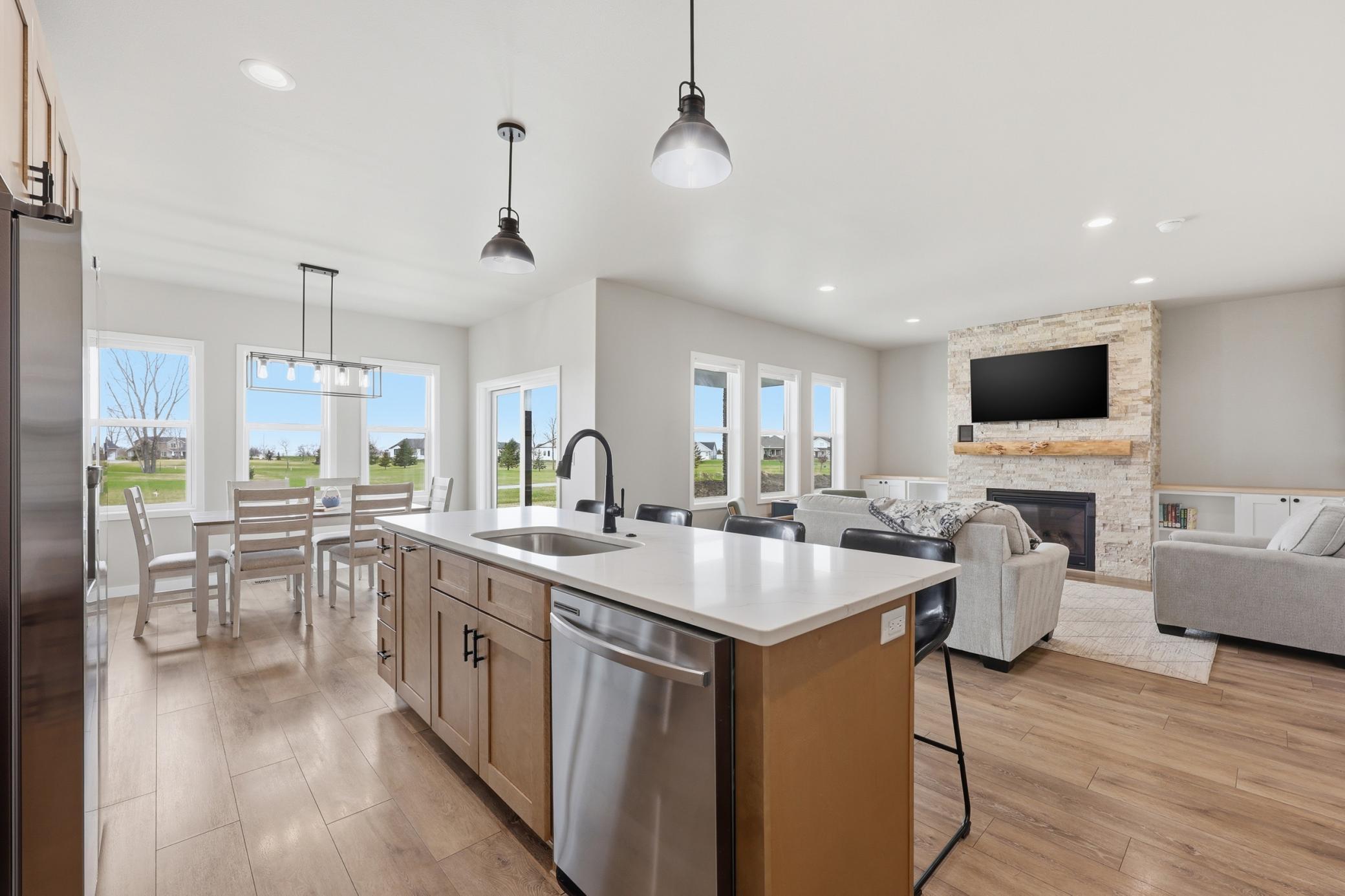 2024 single family home for sale at 102 Annies Way in Mapleton, ND — 5 bed, 4 bath (photo 11 of 55)