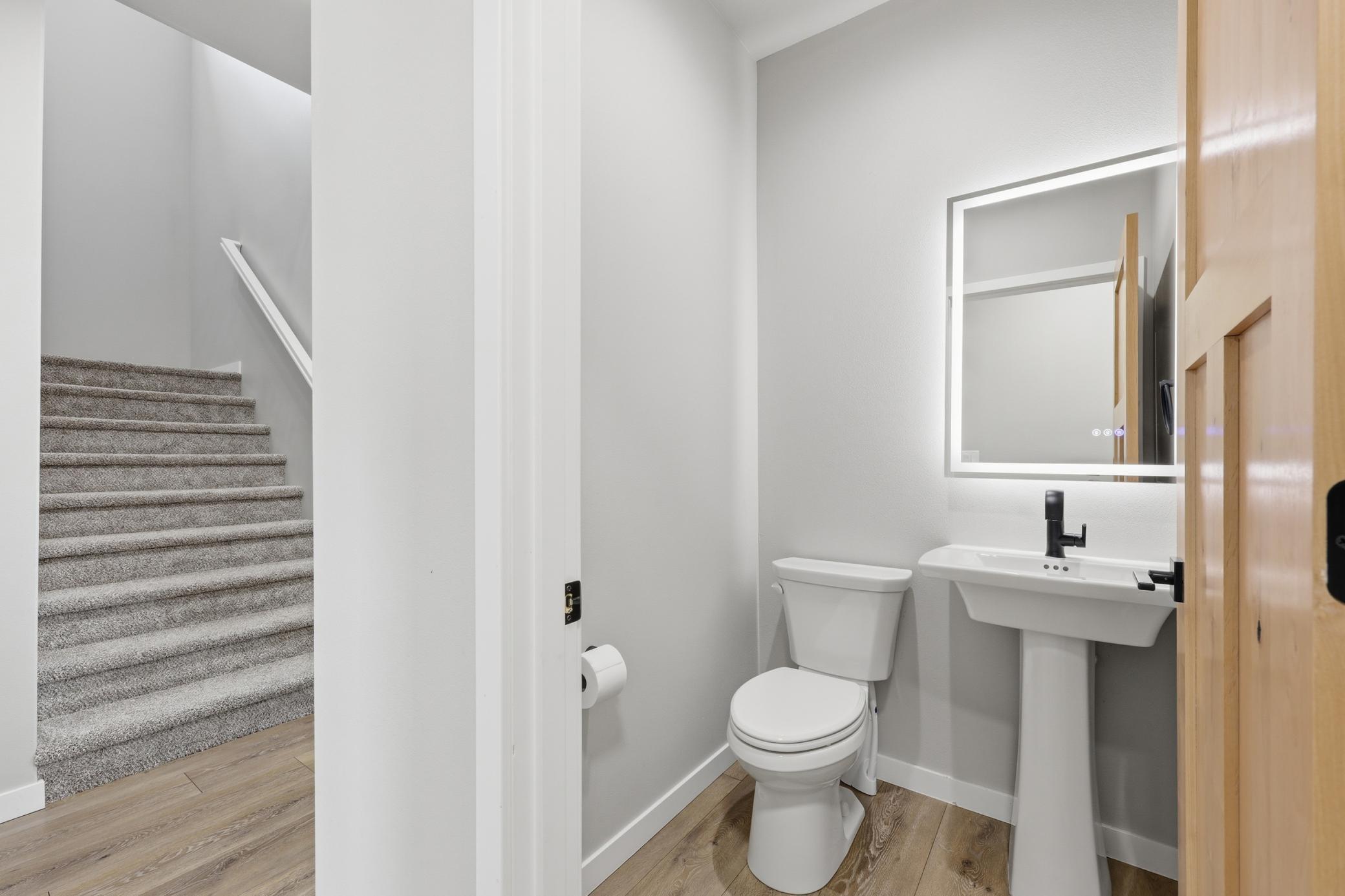 2024 single family home for sale at 102 Annies Way in Mapleton, ND — 5 bed, 4 bath (photo 16 of 55)
