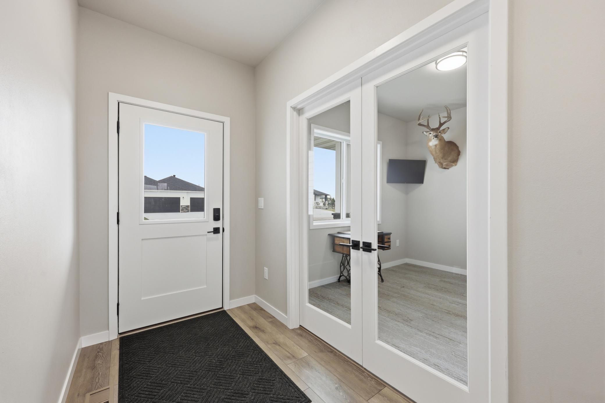 2024 single family home for sale at 102 Annies Way in Mapleton, ND — 5 bed, 4 bath (photo 4 of 55)