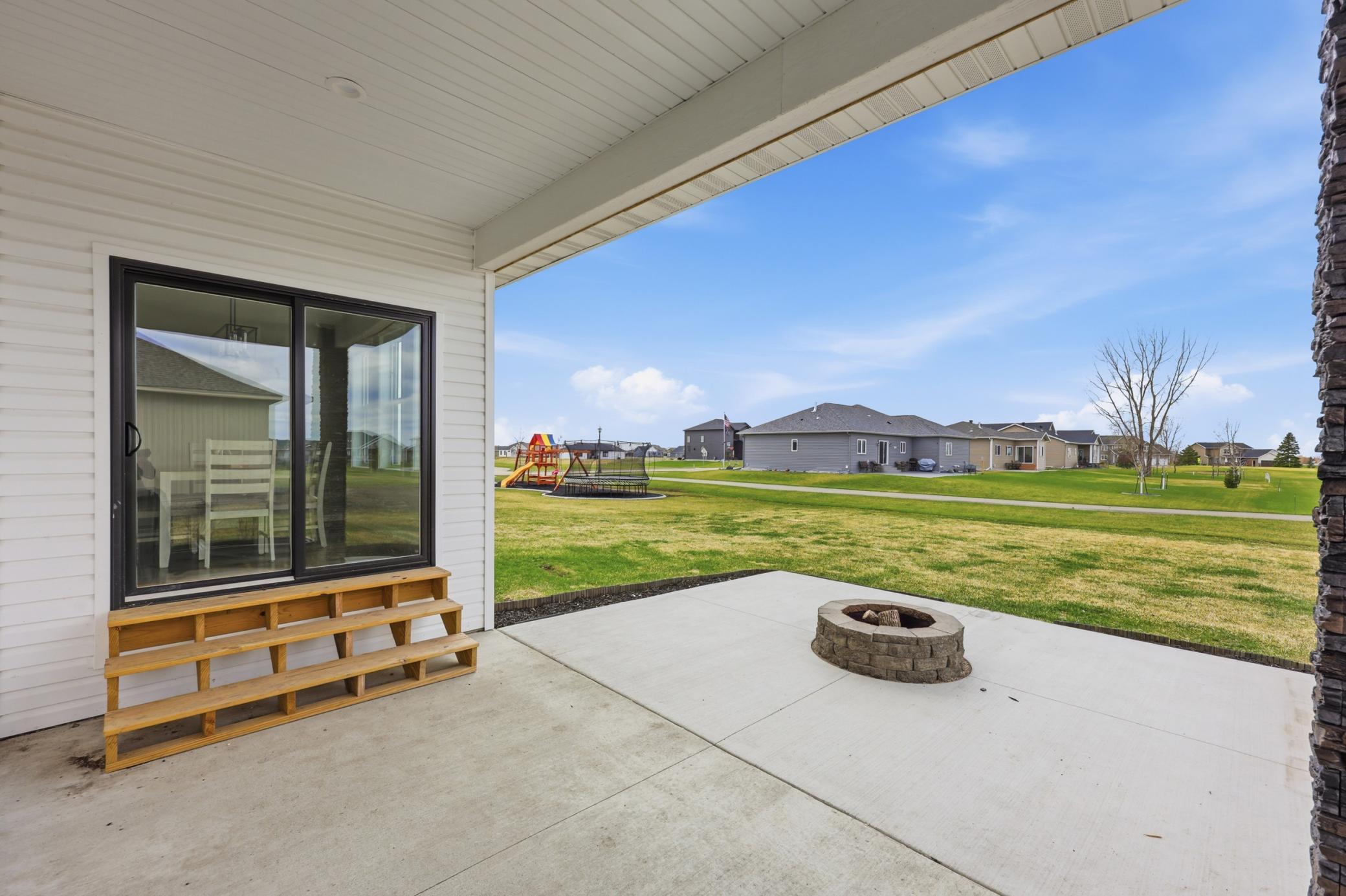 2024 single family home for sale at 102 Annies Way in Mapleton, ND — 5 bed, 4 bath (photo 38 of 55)