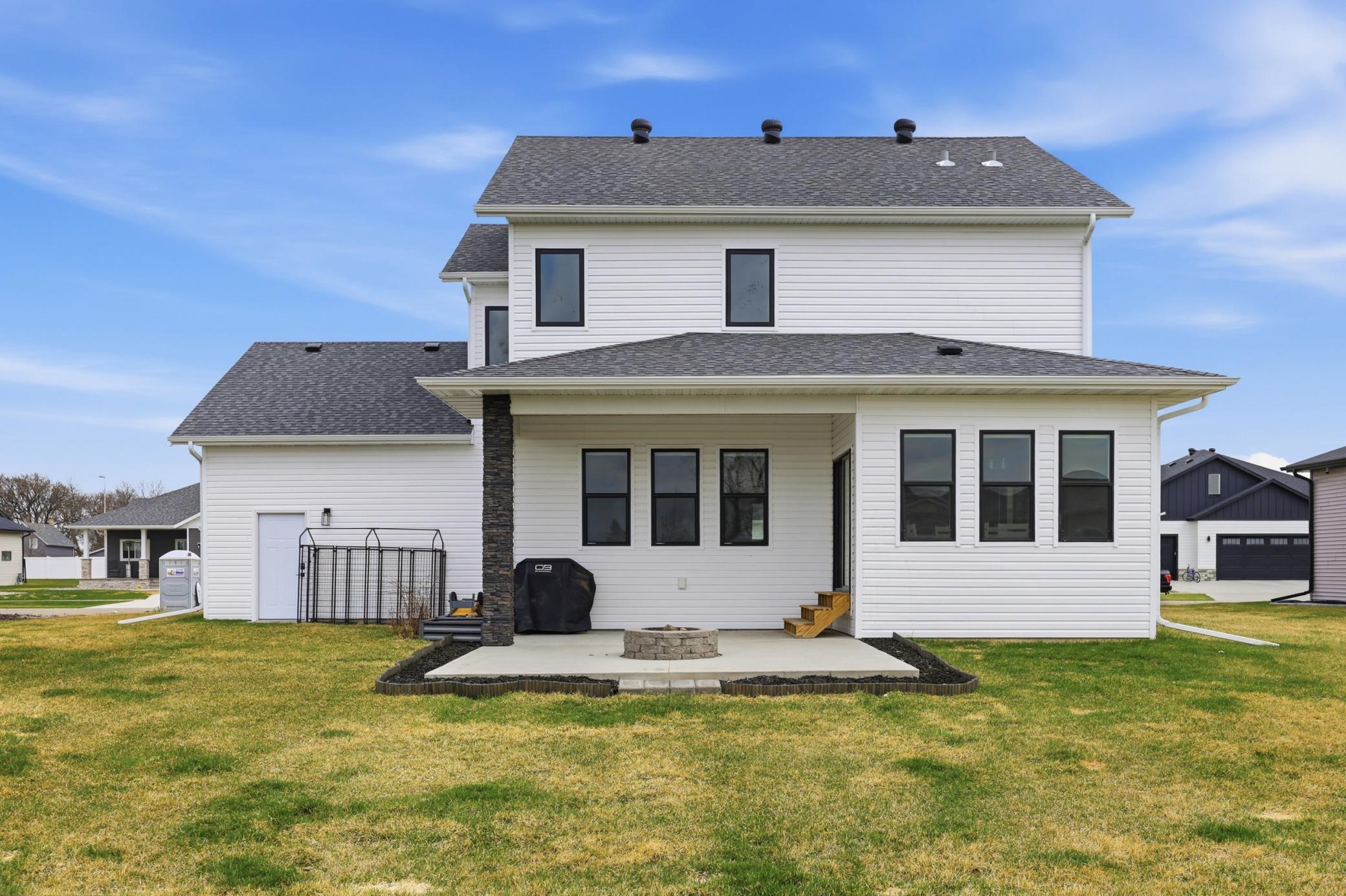 2024 single family home for sale at 102 Annies Way in Mapleton, ND — 5 bed, 4 bath (photo 39 of 55)