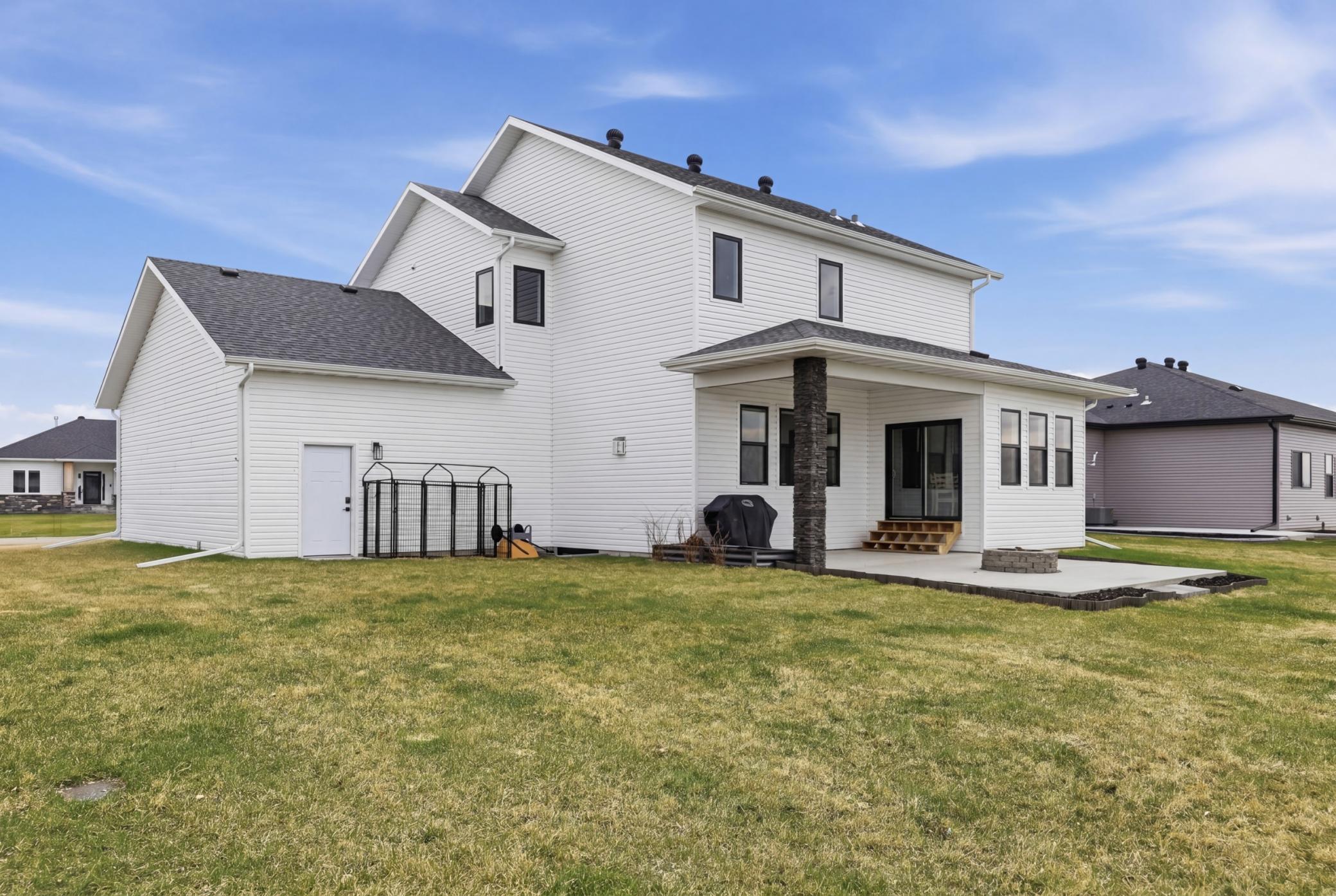 2024 single family home for sale at 102 Annies Way in Mapleton, ND — 5 bed, 4 bath (photo 40 of 55)