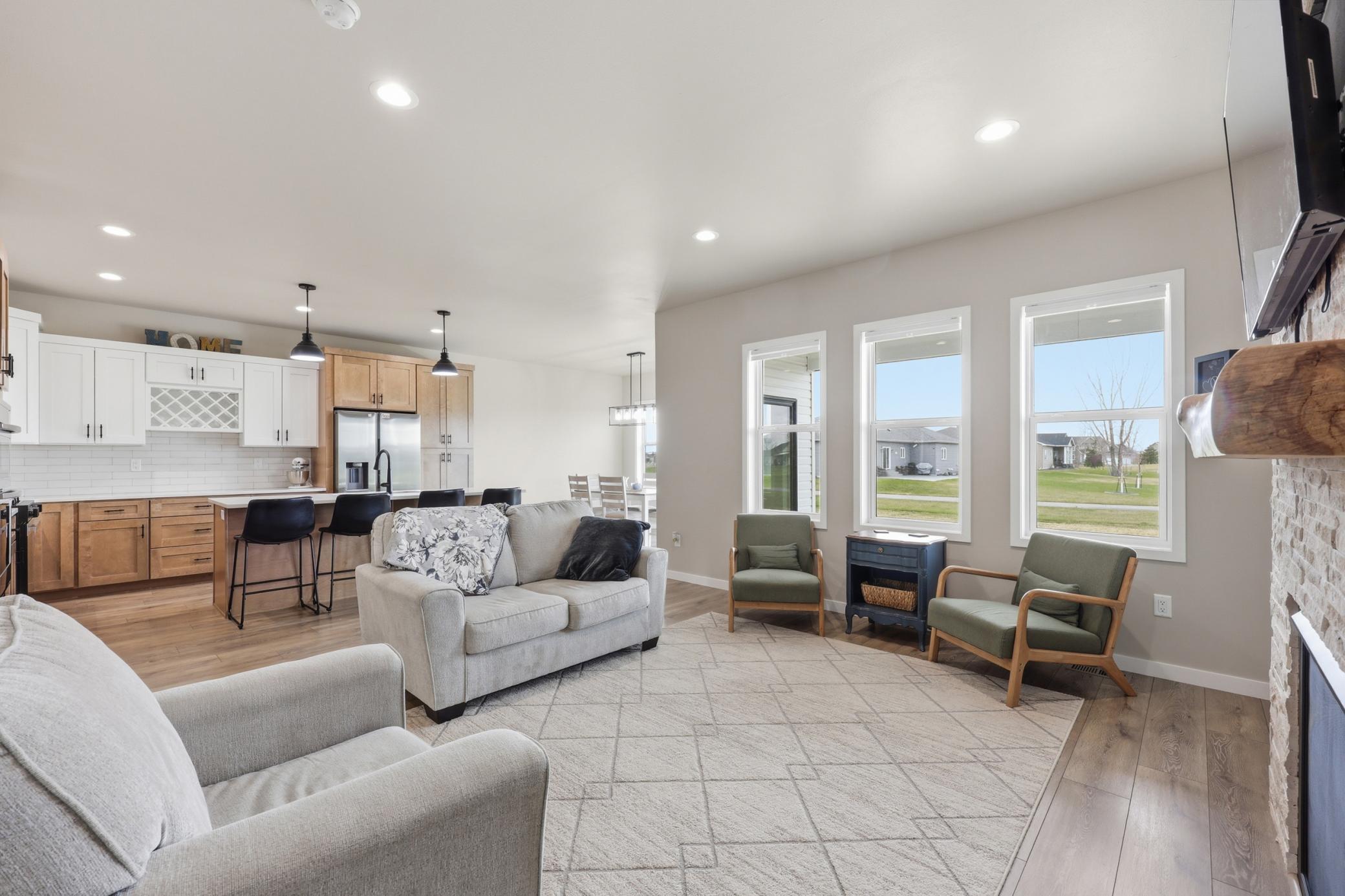 2024 single family home for sale at 102 Annies Way in Mapleton, ND — 5 bed, 4 bath (photo 7 of 55)