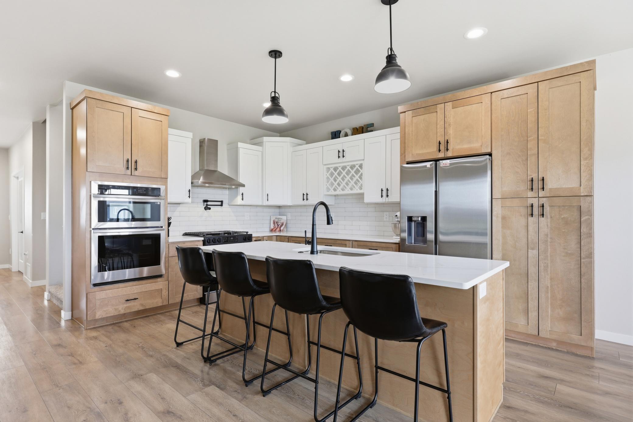 2024 single family home for sale at 102 Annies Way in Mapleton, ND — 5 bed, 4 bath (photo 8 of 55)