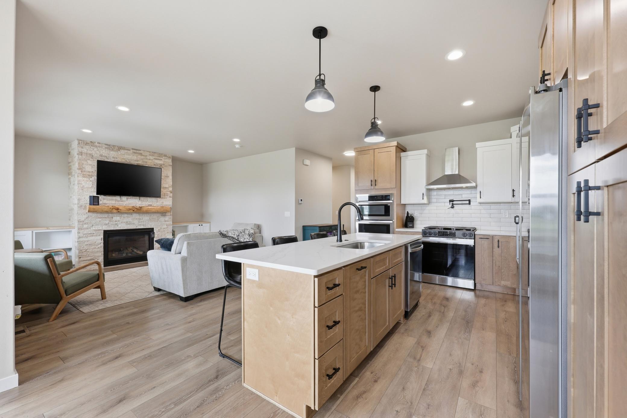 2024 single family home for sale at 102 Annies Way in Mapleton, ND — 5 bed, 4 bath (photo 10 of 55)