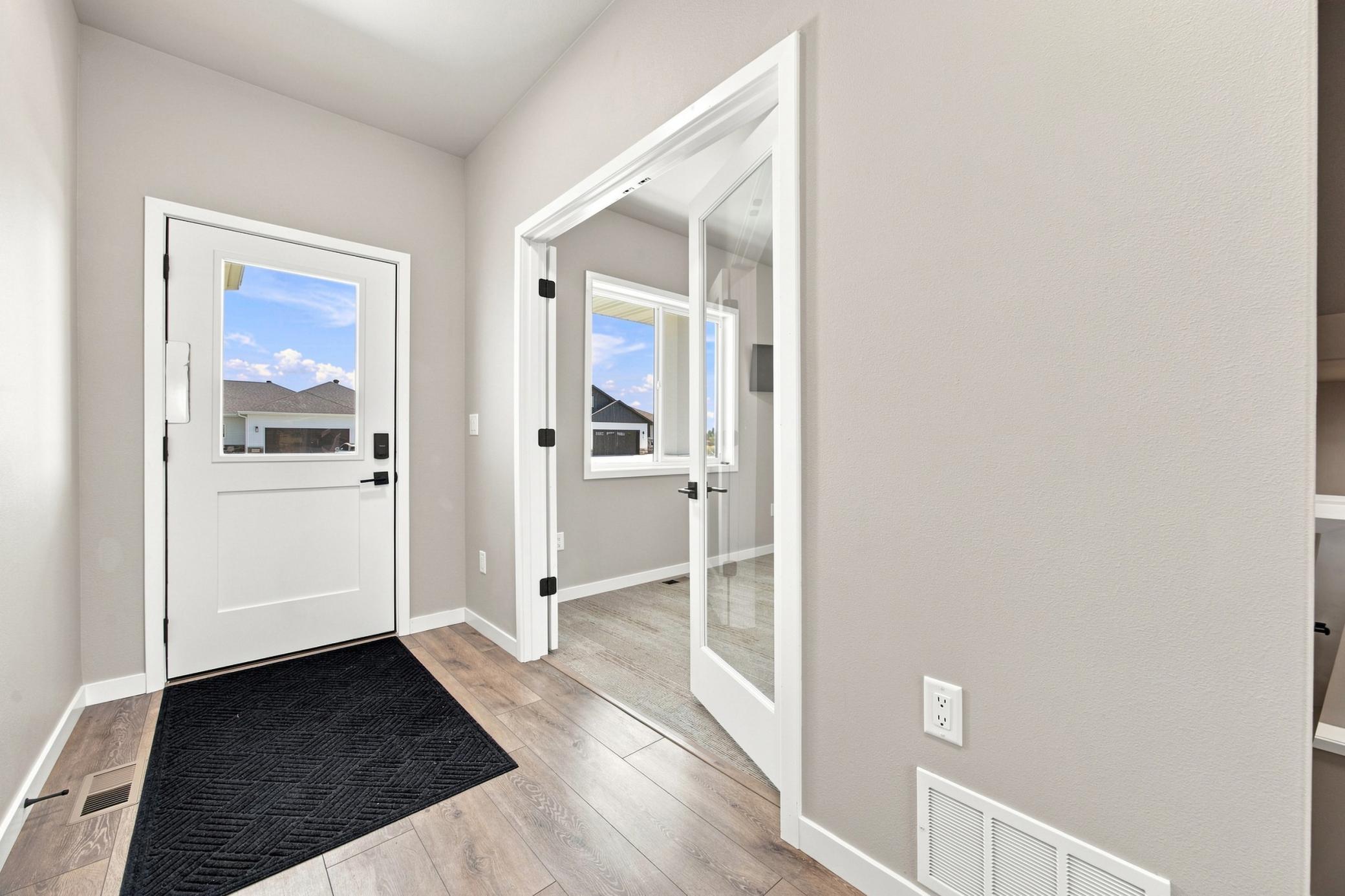 2024 single family home for sale at 102 Annies Way in Mapleton, ND — 5 bed, 4 bath (photo 2 of 47)