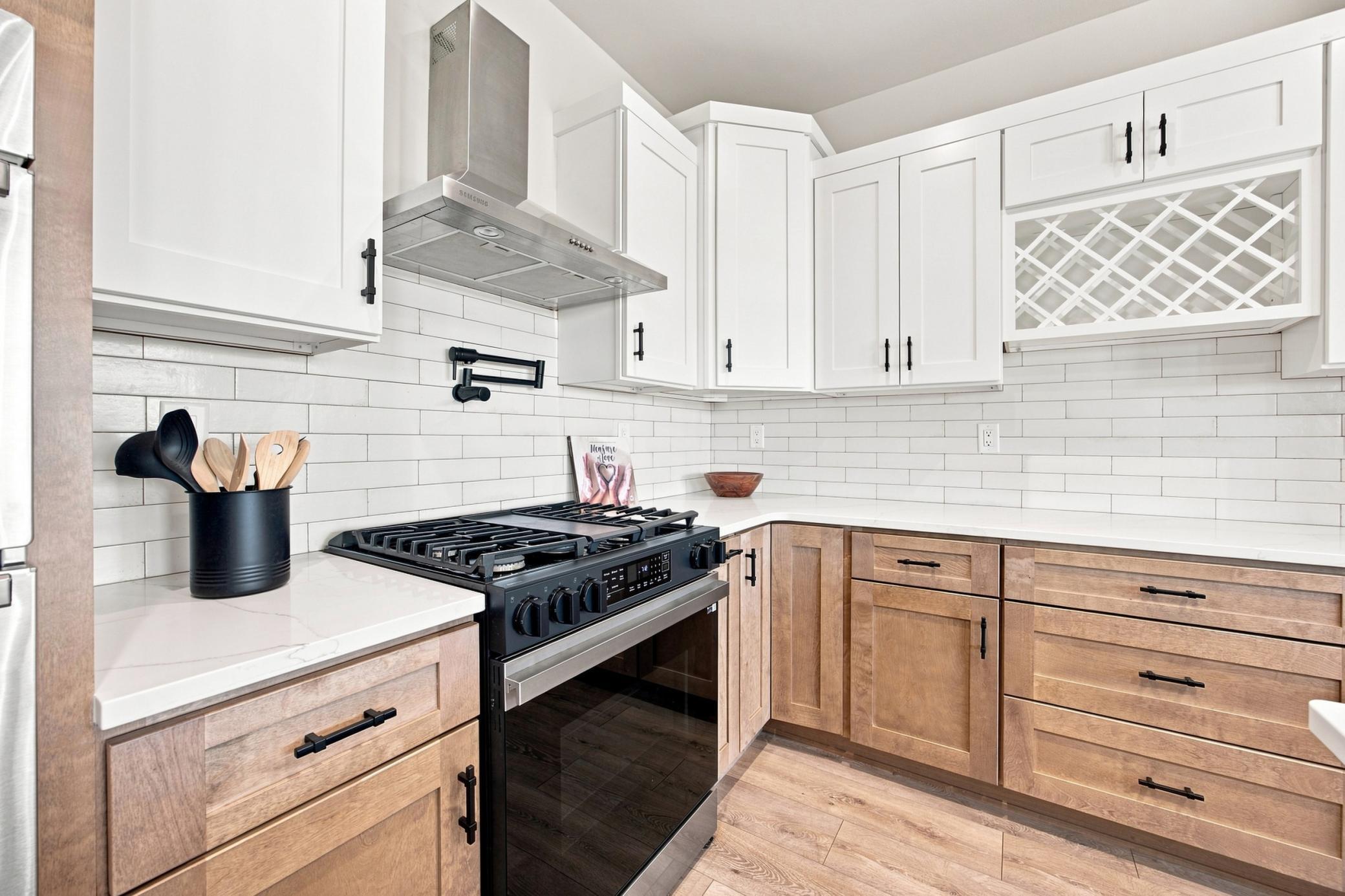 2024 single family home for sale at 102 Annies Way in Mapleton, ND — 5 bed, 4 bath (photo 11 of 47)