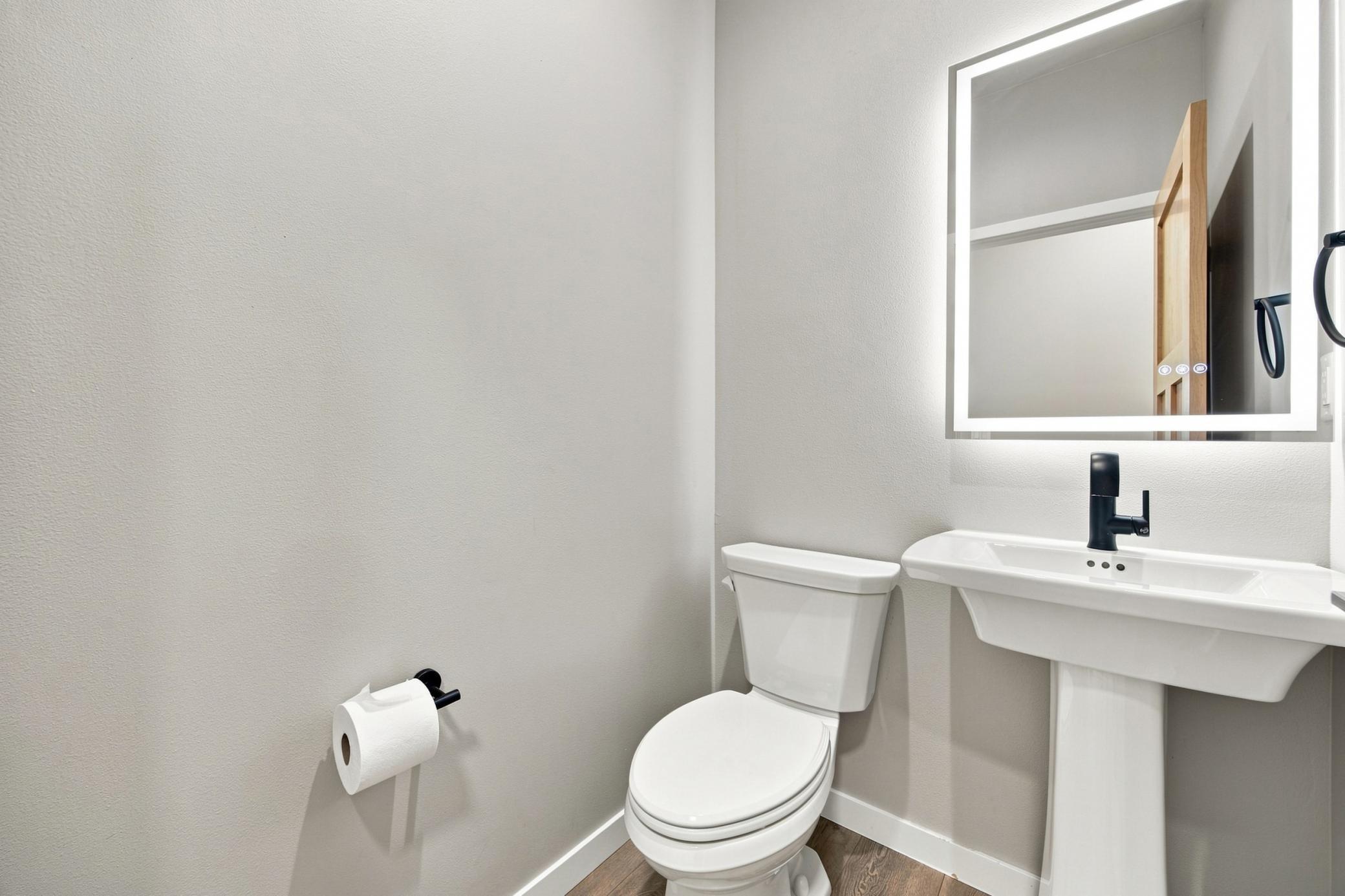 2024 single family home for sale at 102 Annies Way in Mapleton, ND — 5 bed, 4 bath (photo 13 of 47)