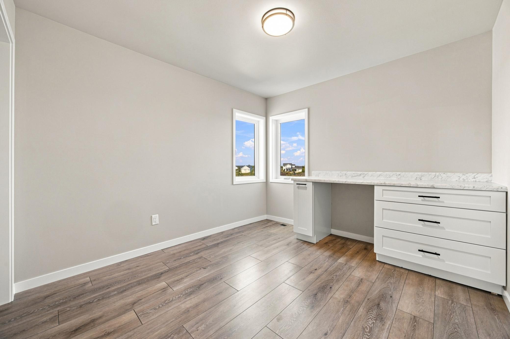 2024 single family home for sale at 102 Annies Way in Mapleton, ND — 5 bed, 4 bath (photo 20 of 47)