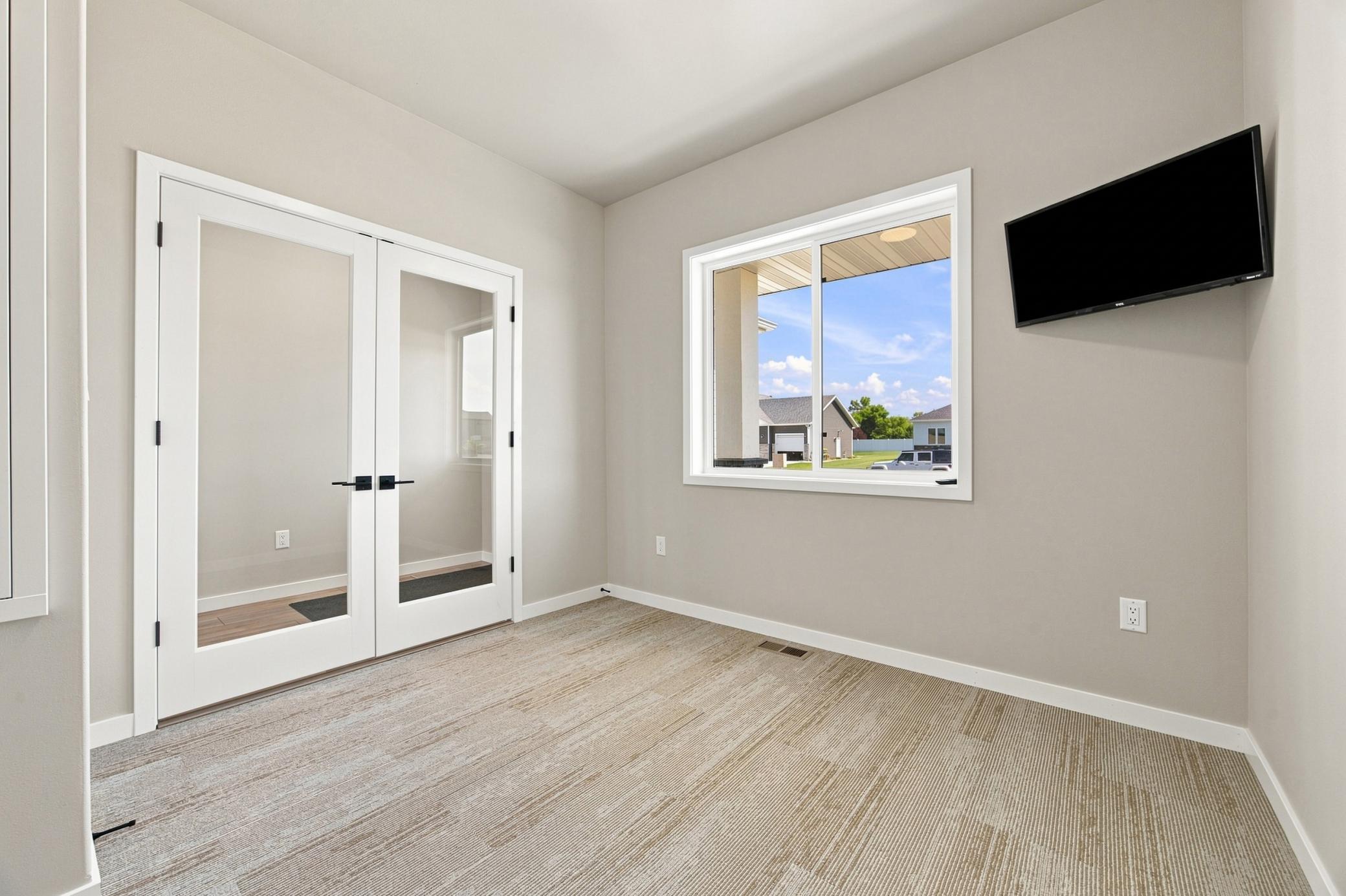 2024 single family home for sale at 102 Annies Way in Mapleton, ND — 5 bed, 4 bath (photo 3 of 47)