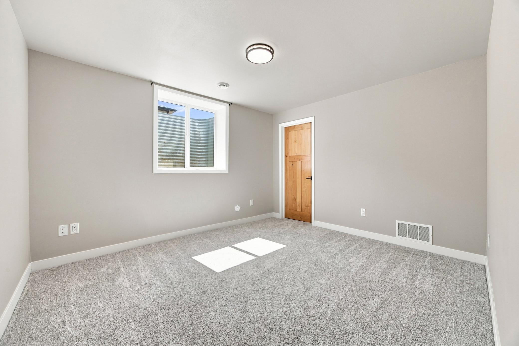 2024 single family home for sale at 102 Annies Way in Mapleton, ND — 5 bed, 4 bath (photo 26 of 47)