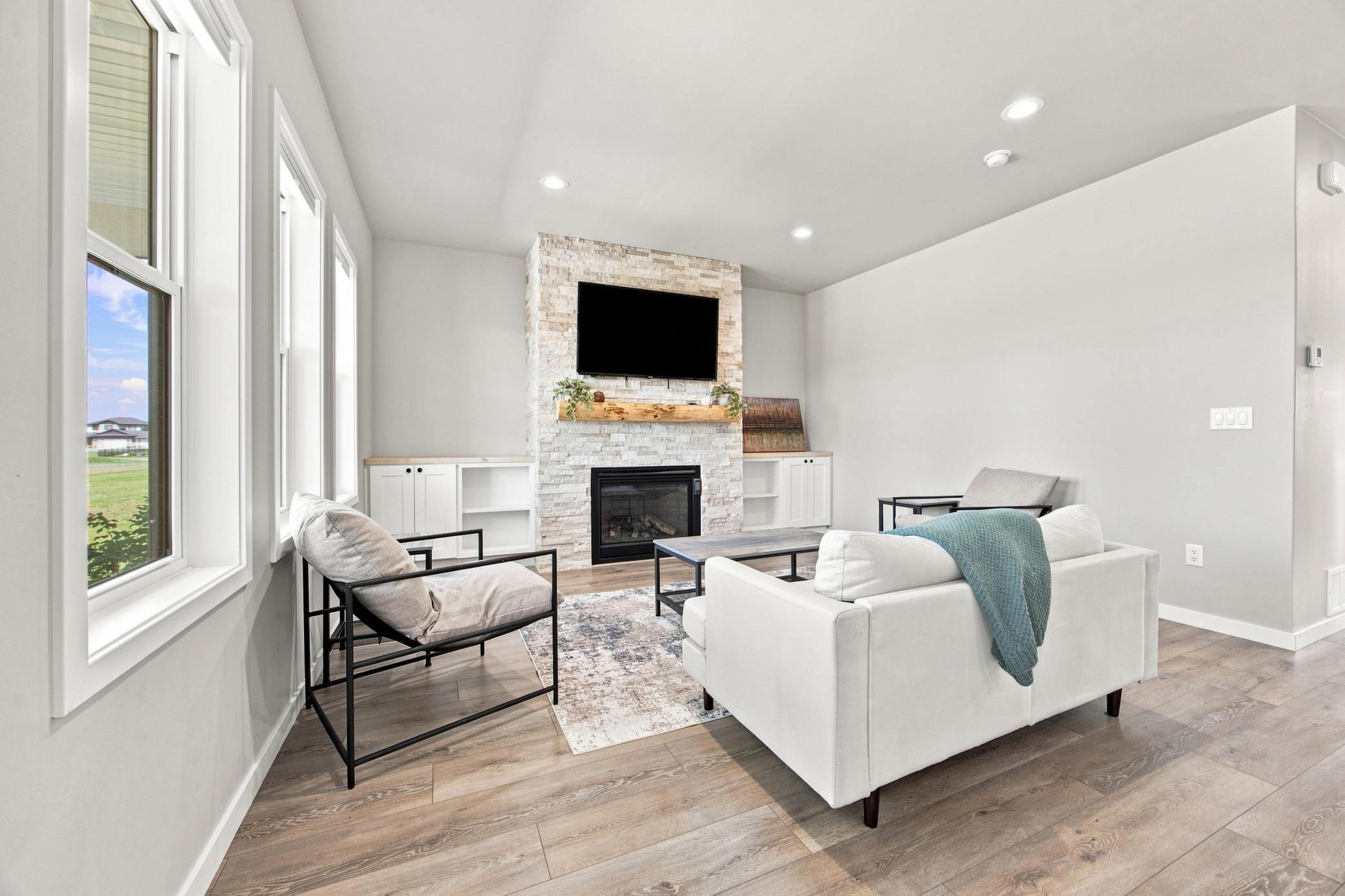 2024 single family home for sale at 102 Annies Way in Mapleton, ND — 5 bed, 4 bath (photo 5 of 47)
