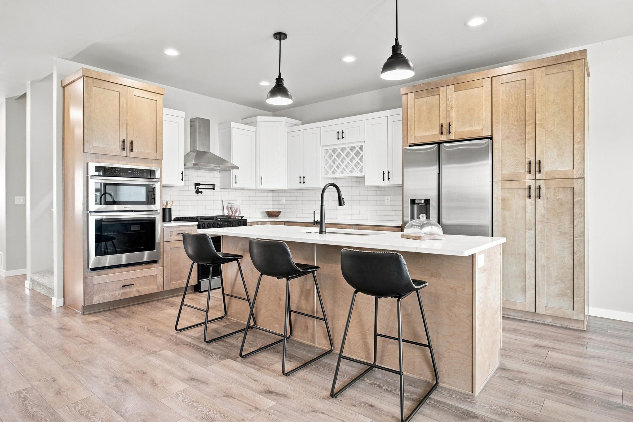 2024 single family home for sale at 102 Annies Way in Mapleton, ND — 5 bed, 4 bath (photo 7 of 47)
