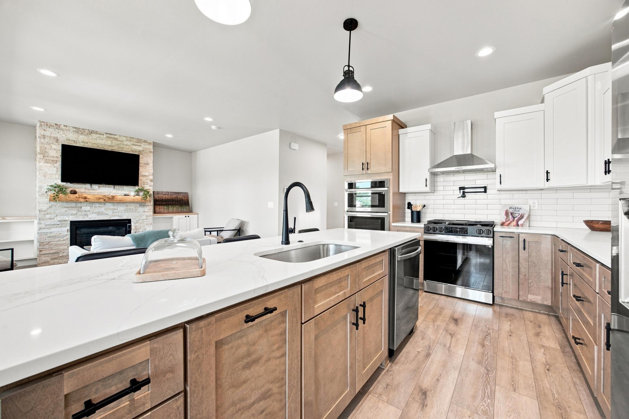 2024 single family home for sale at 102 Annies Way in Mapleton, ND — 5 bed, 4 bath (photo 9 of 47)