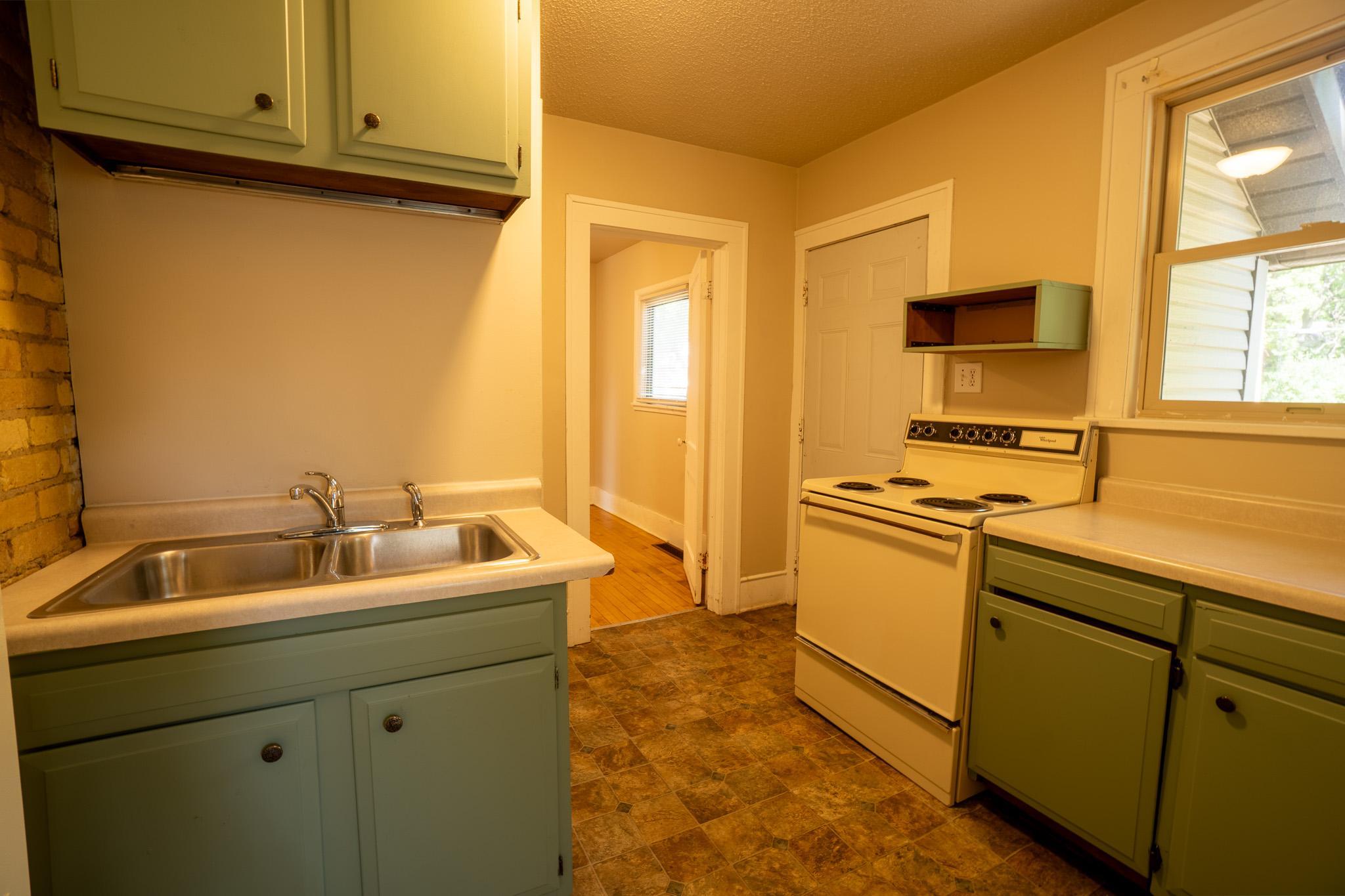 915 College Street N, Fargo ND 58102 - Photo 6 of 26