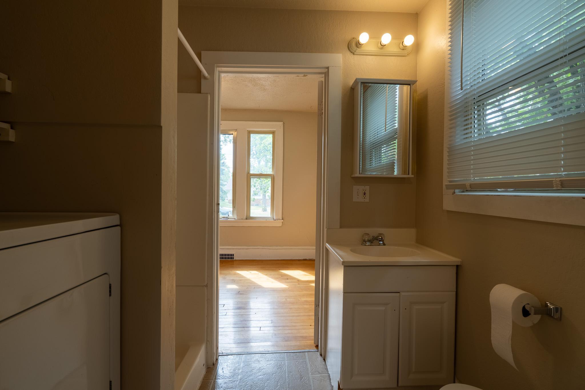 1916 single family home for sale at 915 College Street N in Fargo, ND — 5 bed, 3 bath (photo 11 of 30)