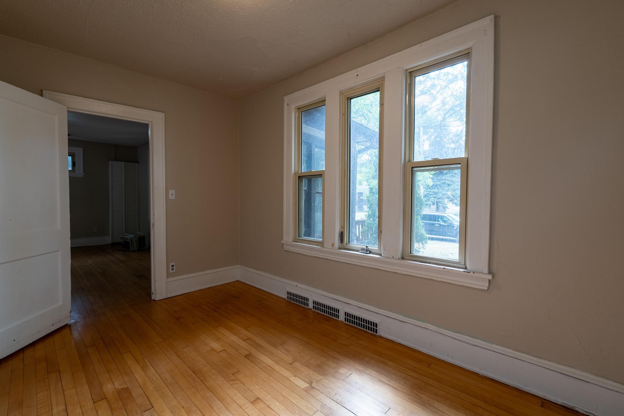 1916 single family home for sale at 915 College Street N in Fargo, ND — 5 bed, 3 bath (photo 13 of 30)