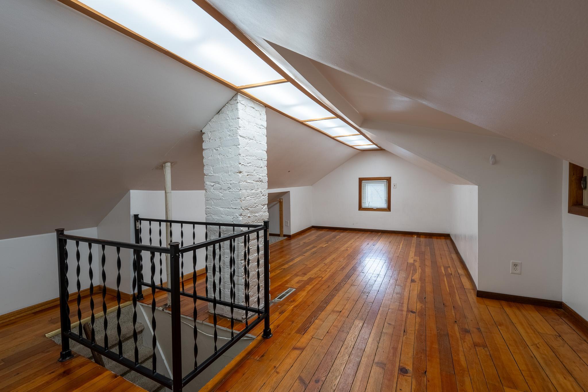 1916 single family home for sale at 915 College Street N in Fargo, ND — 5 bed, 3 bath (photo 14 of 30)