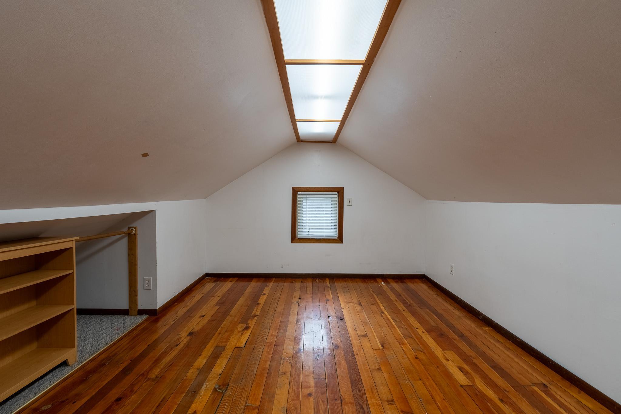 1916 single family home for sale at 915 College Street N in Fargo, ND — 5 bed, 3 bath (photo 15 of 30)