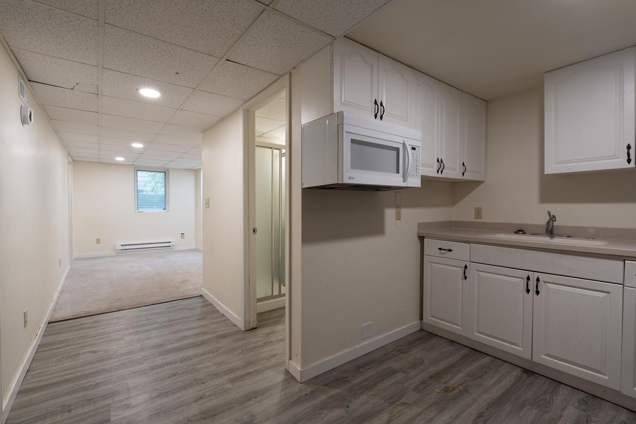 1916 single family home for sale at 915 College Street N in Fargo, ND — 5 bed, 3 bath (photo 18 of 30)
