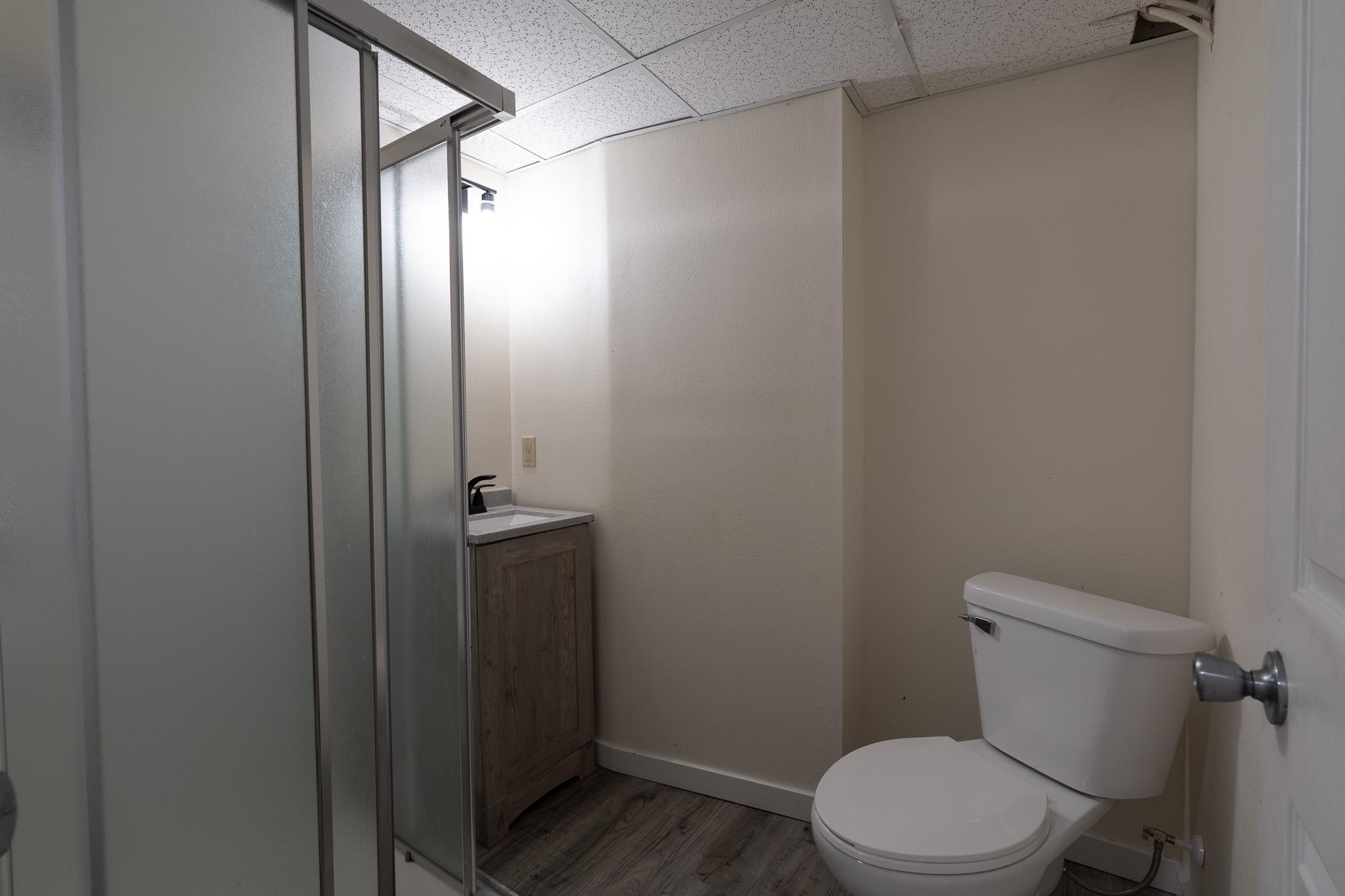 1916 single family home for sale at 915 College Street N in Fargo, ND — 5 bed, 3 bath (photo 21 of 30)