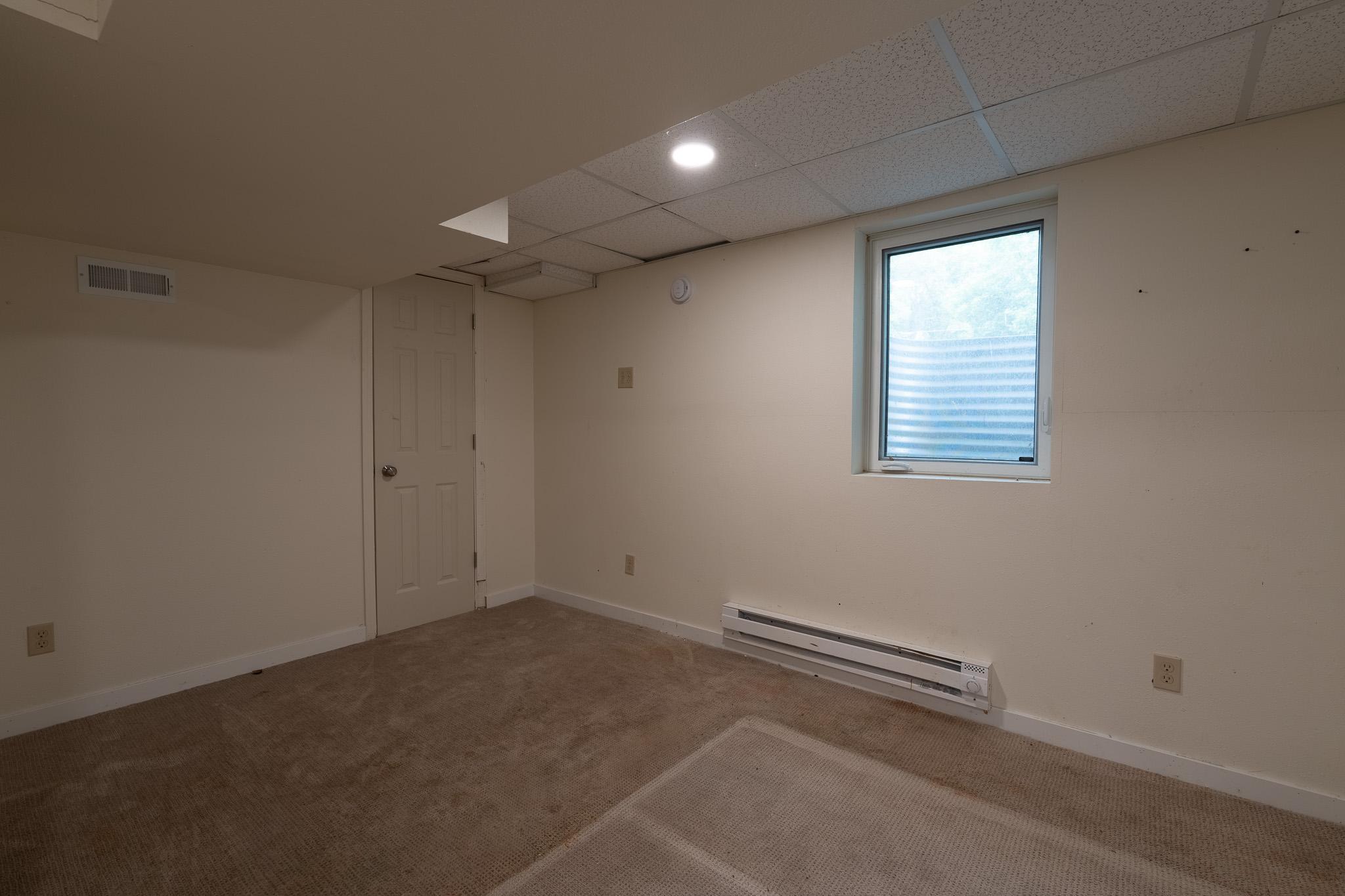 1916 single family home for sale at 915 College Street N in Fargo, ND — 5 bed, 3 bath (photo 23 of 30)