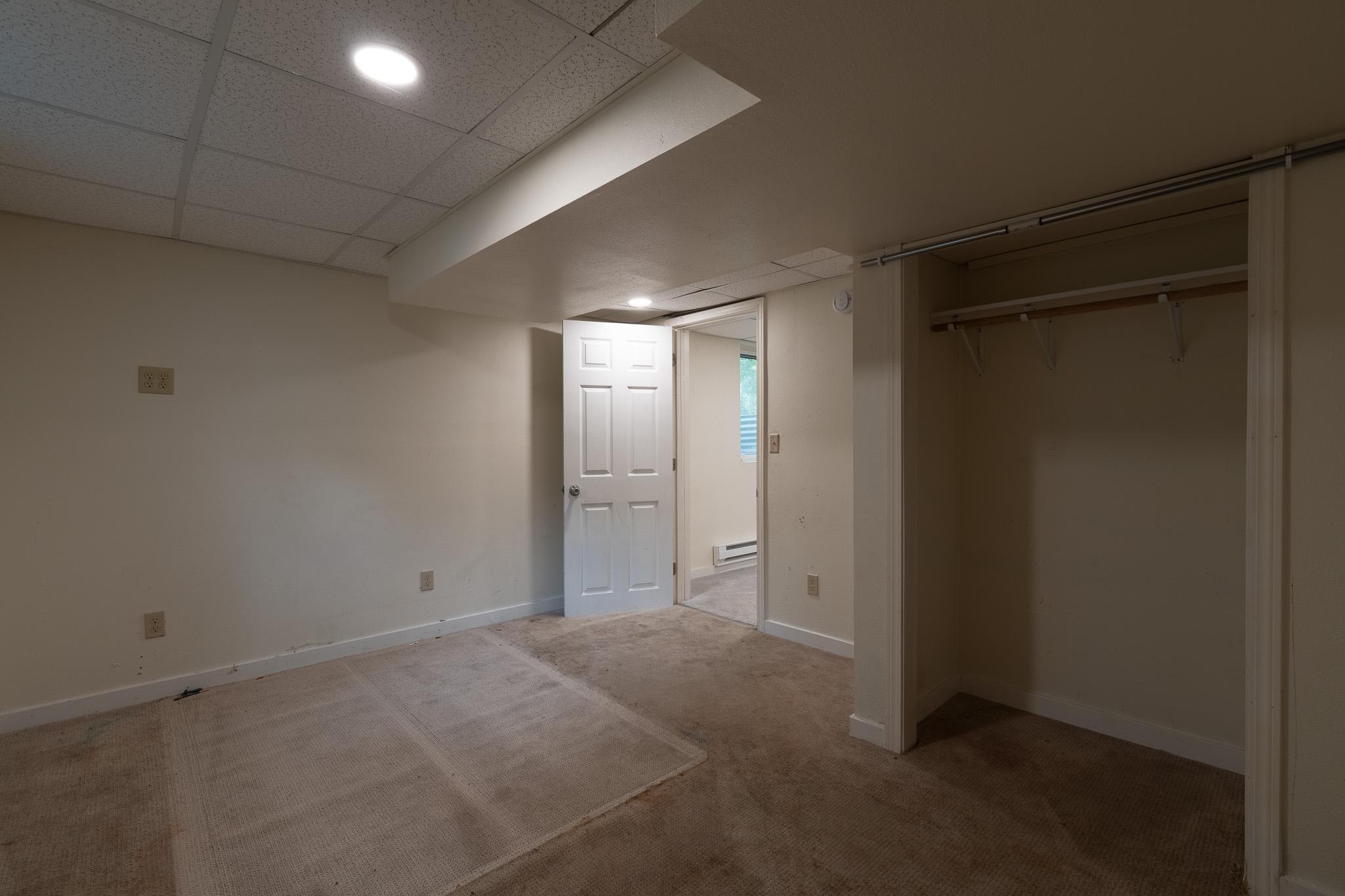 1916 single family home for sale at 915 College Street N in Fargo, ND — 5 bed, 3 bath (photo 24 of 30)